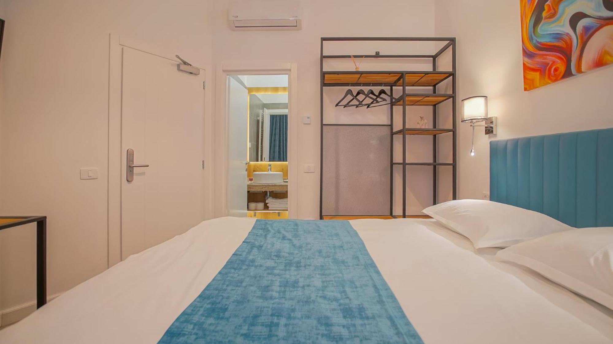 Double Room - Photo 2