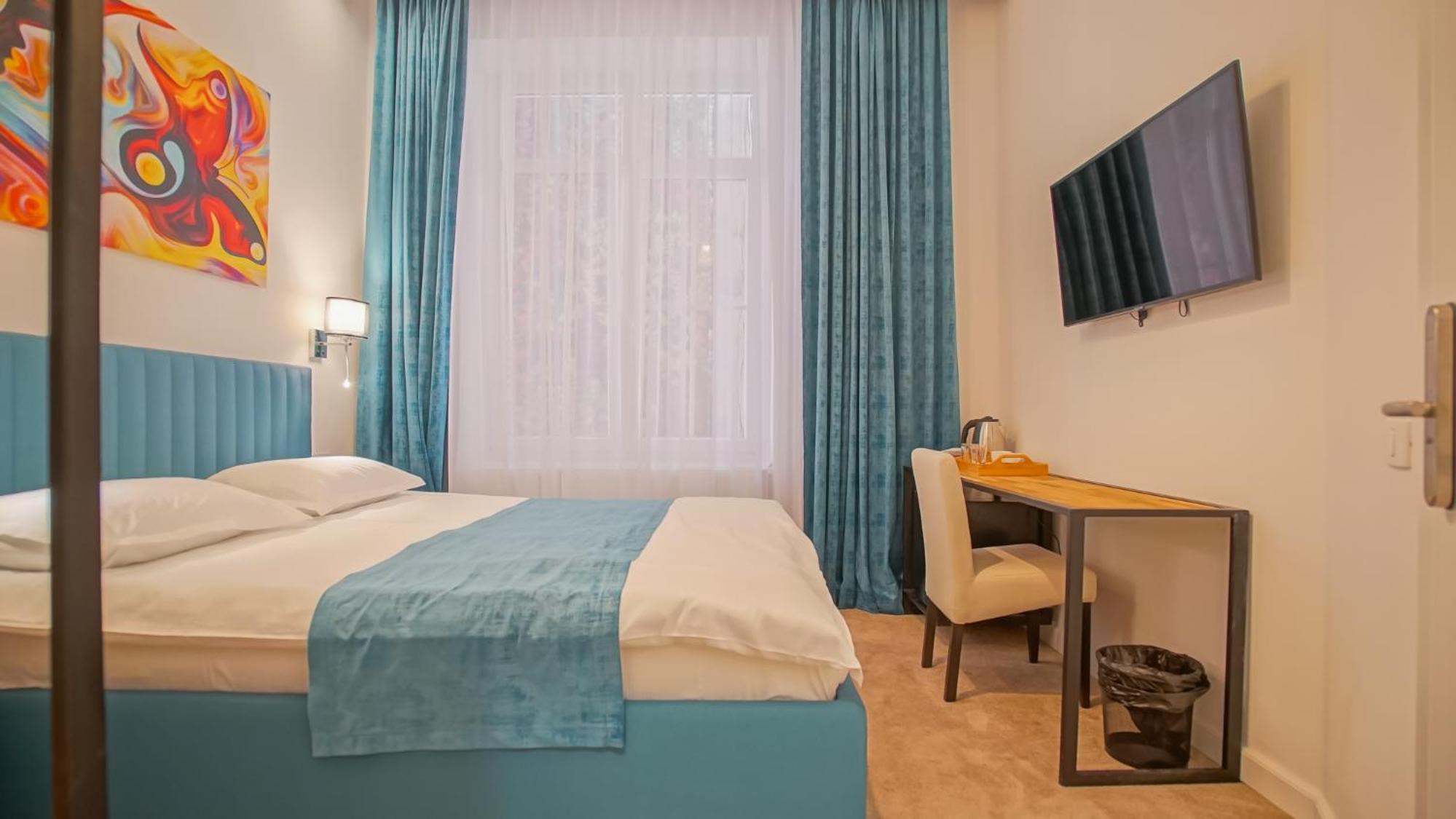 Double Room - Photo 6
