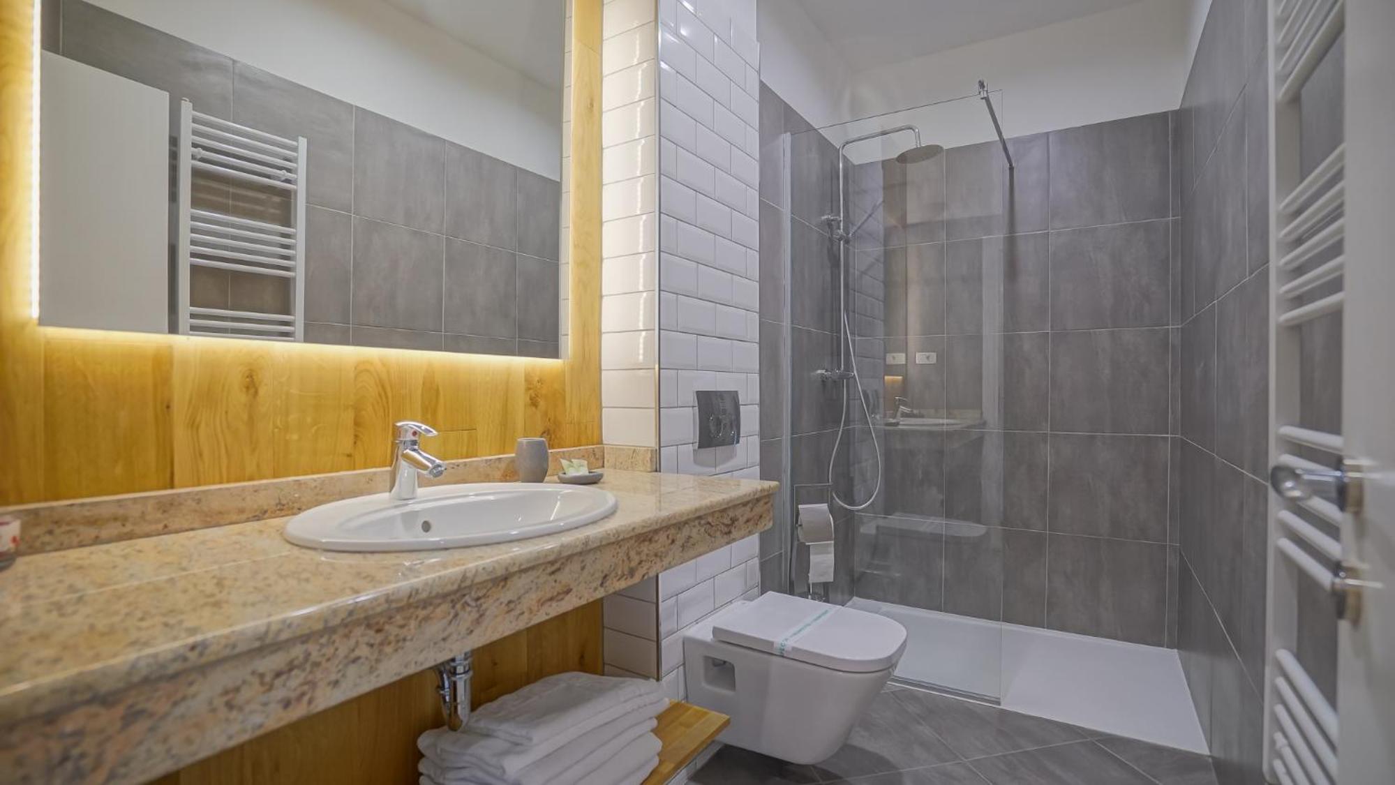 Standard Quadruple Room - Photo 12