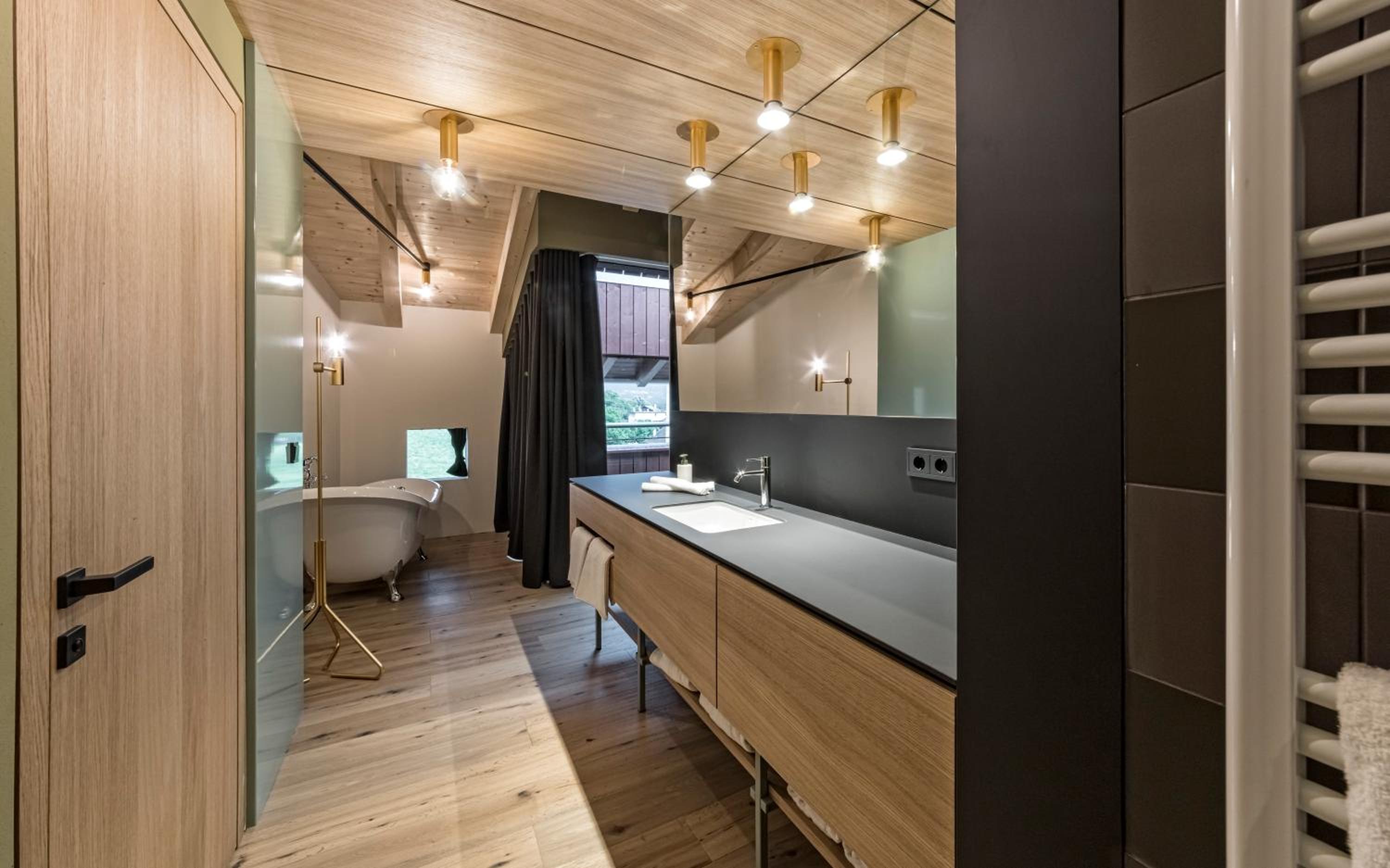 Suite - Photo 5
