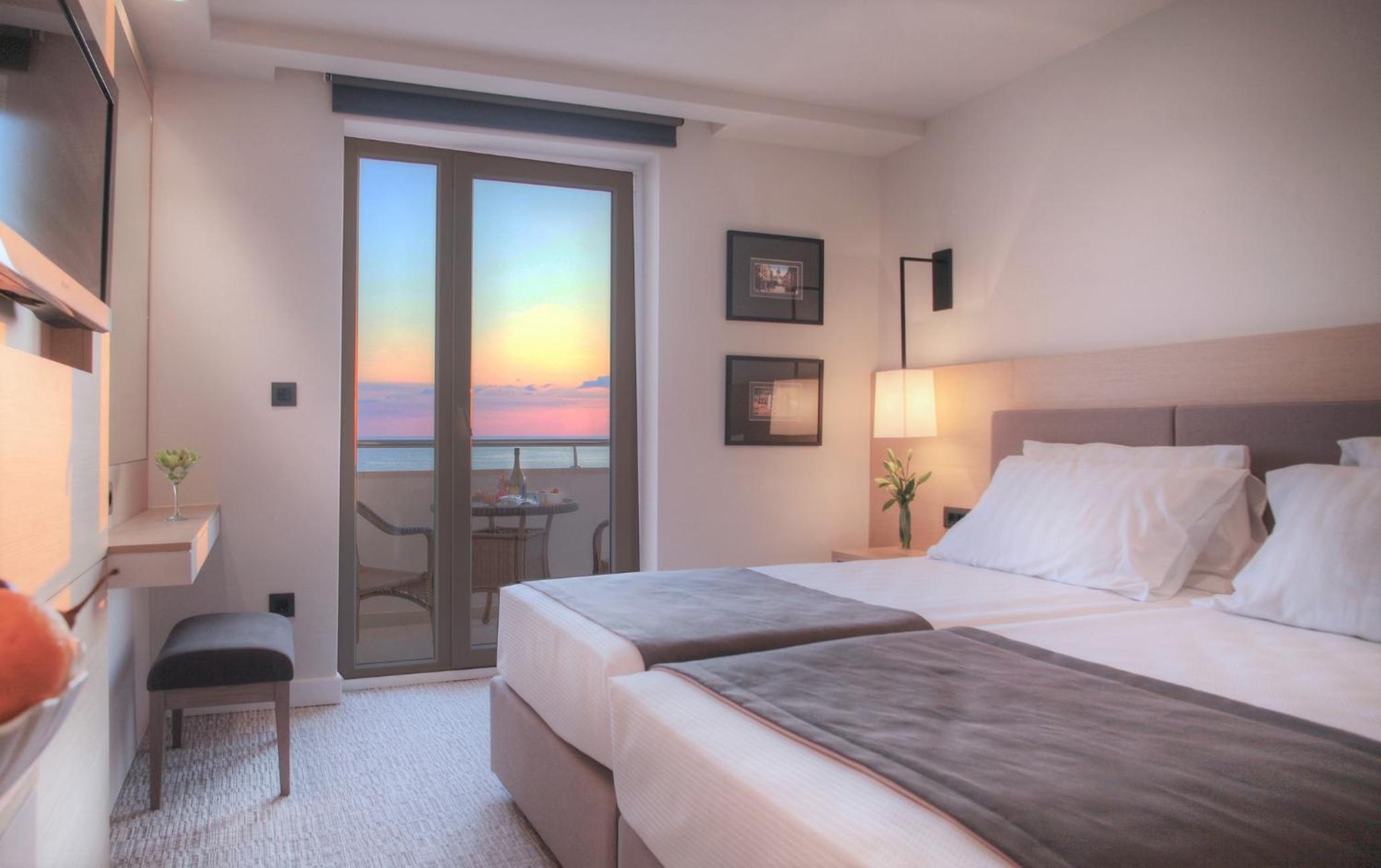 Royal Sky Room with Sea View and Balcony