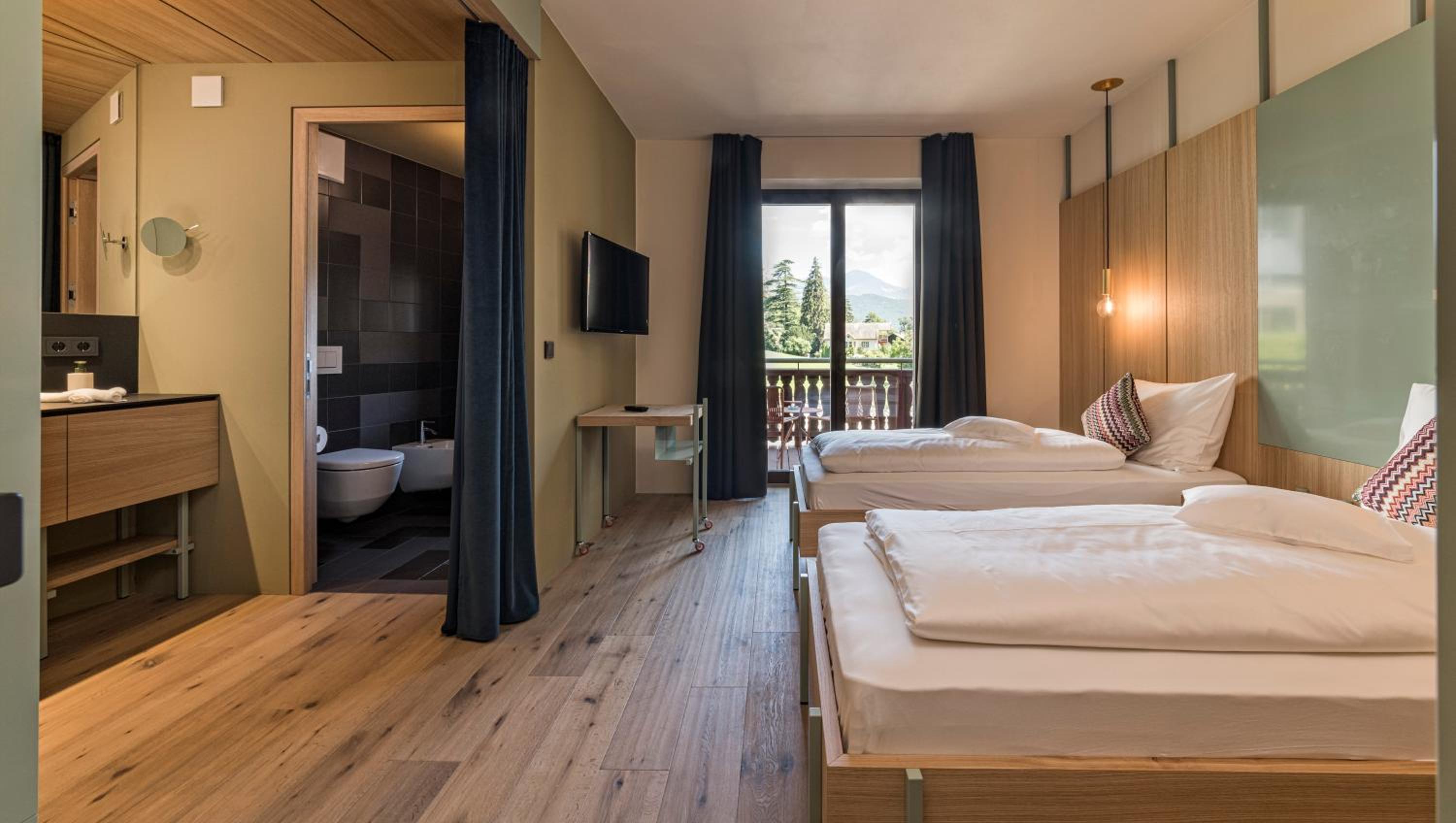 Deluxe Double Room with Balcony - Photo 1