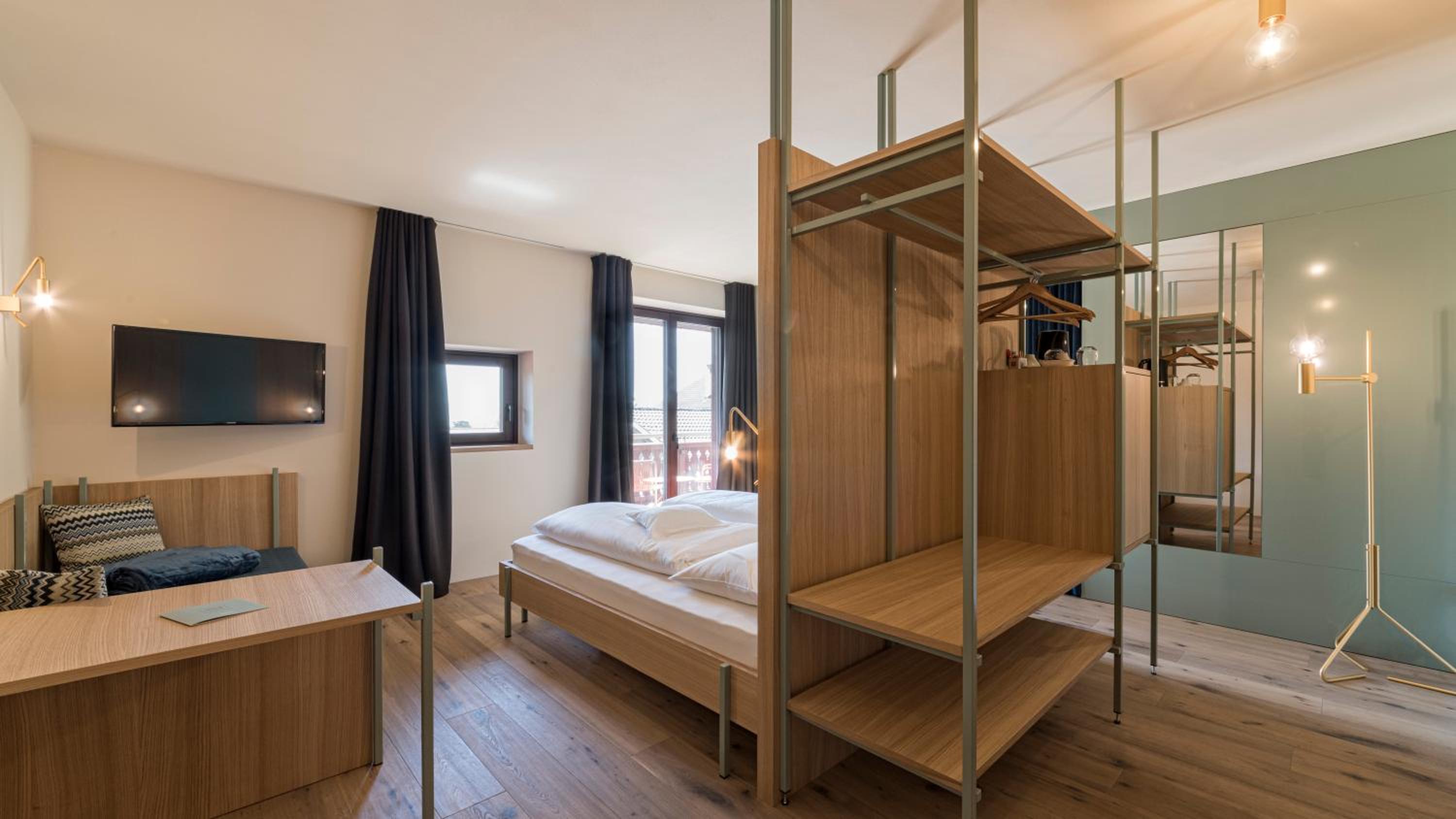 Deluxe Double Room with Extra Bed - Photo 10