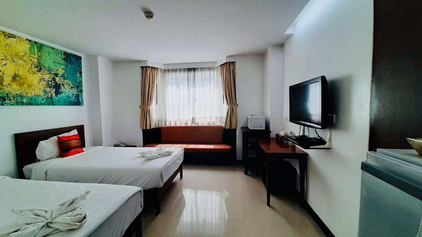 Standard Queen Room with Two Queen Beds photo 1