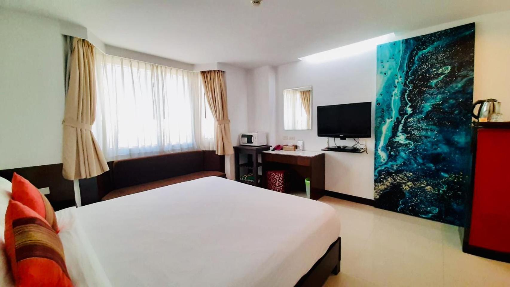 Standard King Room photo 3