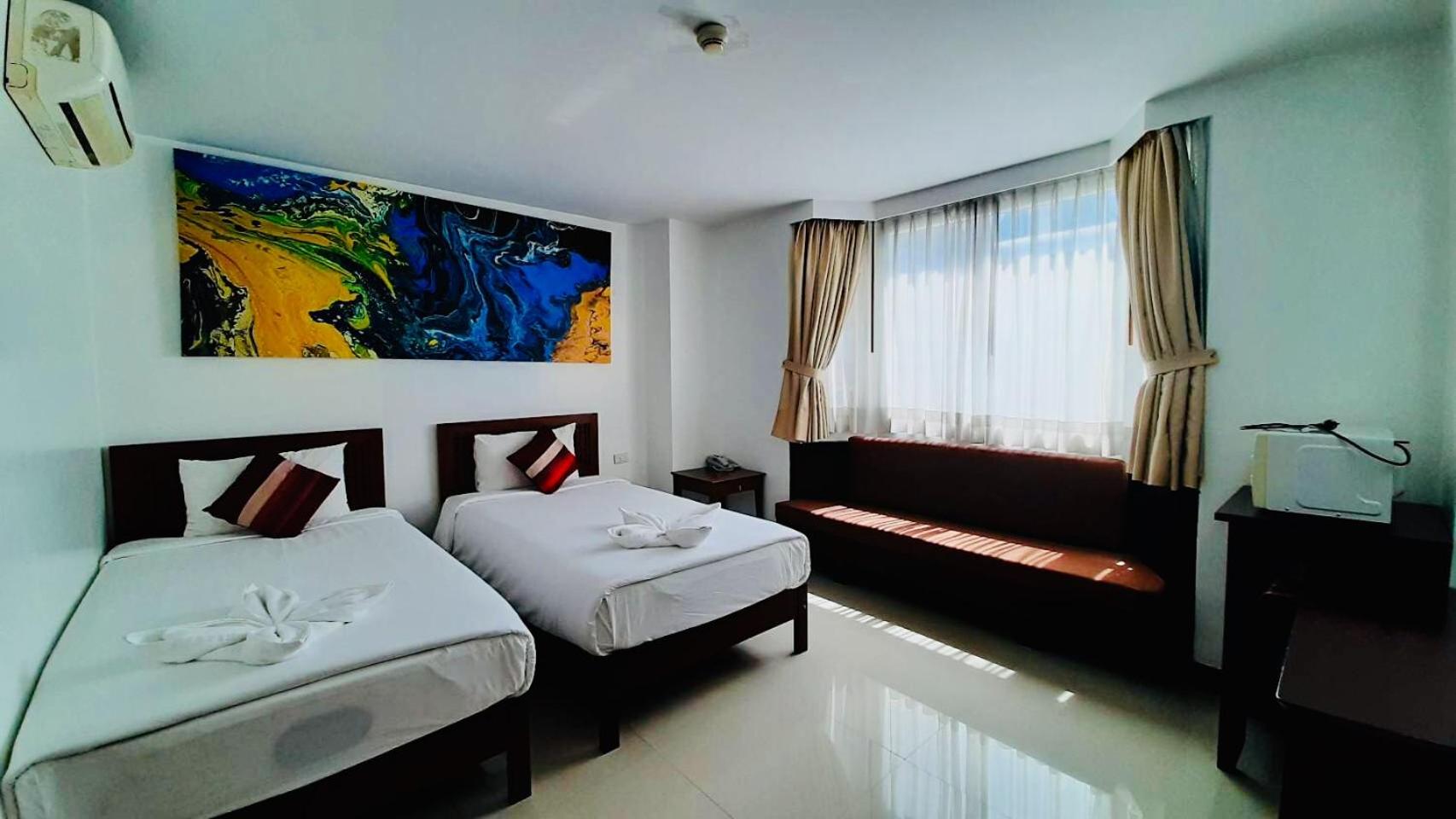 Standard Queen Room with Two Queen Beds photo 3
