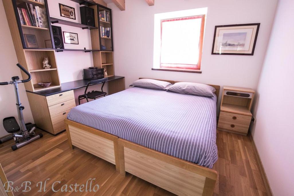 Deluxe Double or Twin Room with Shared Bathroom photo 1