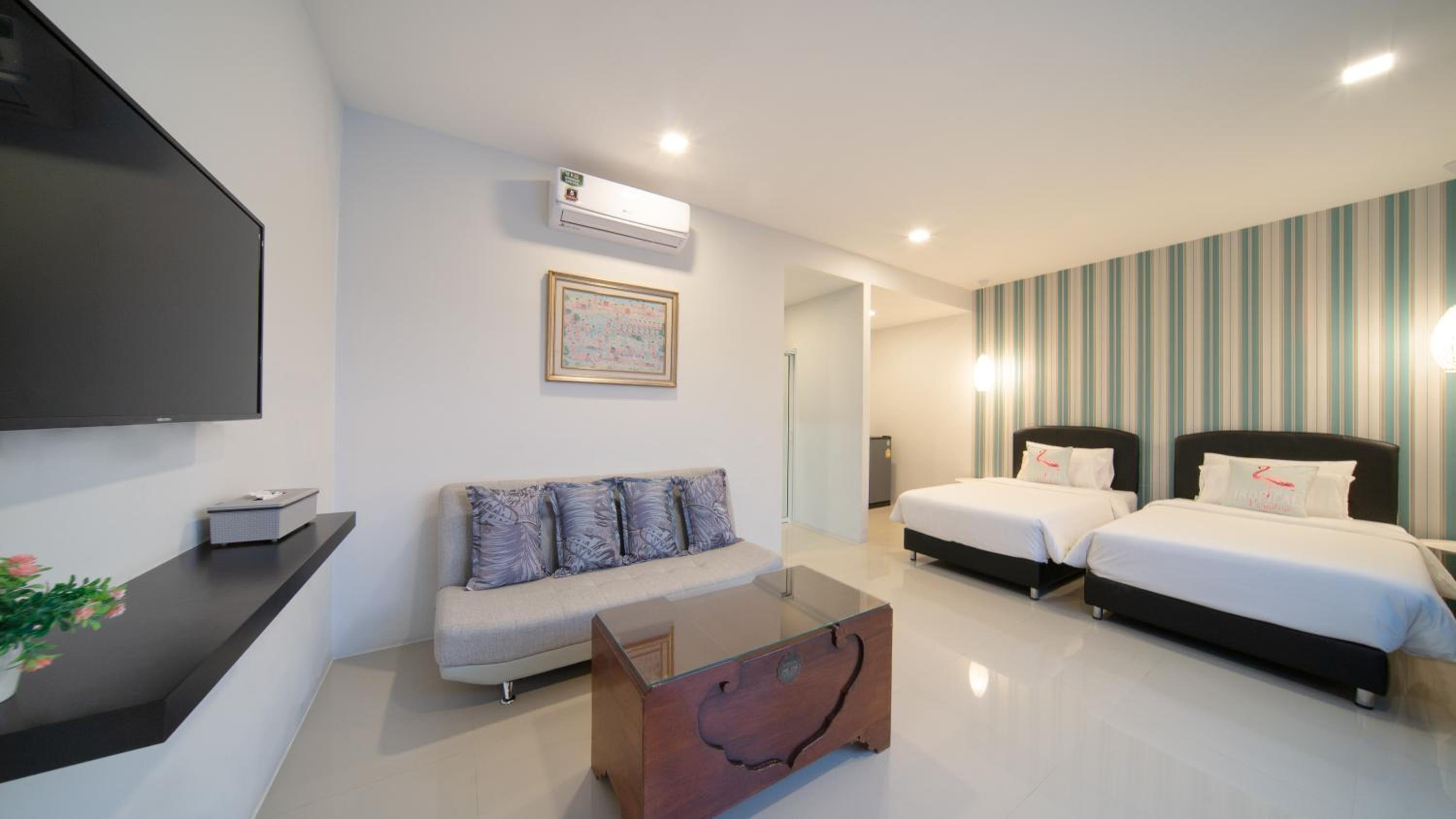 Eight - Bedroom Villa photo 1