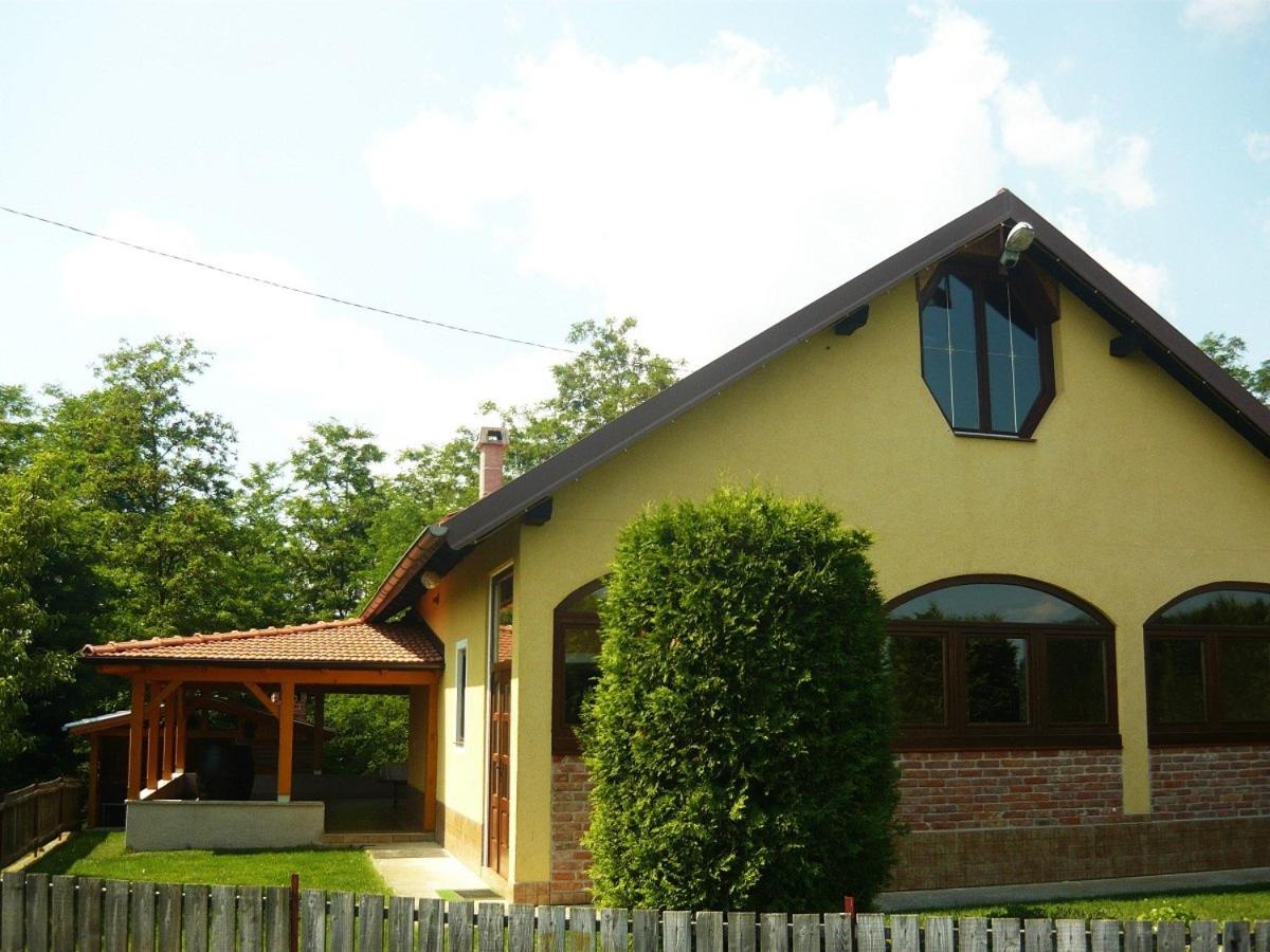 Two-Bedroom House photo 3
