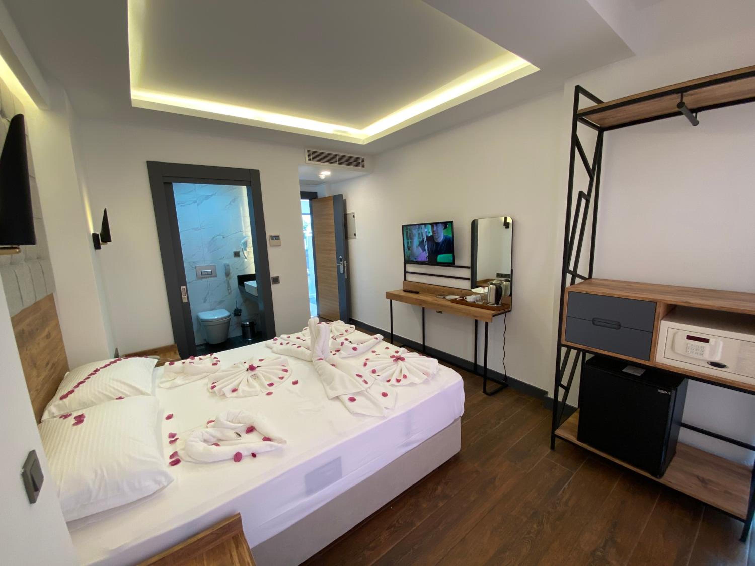 Standard Double Room - Photo 2