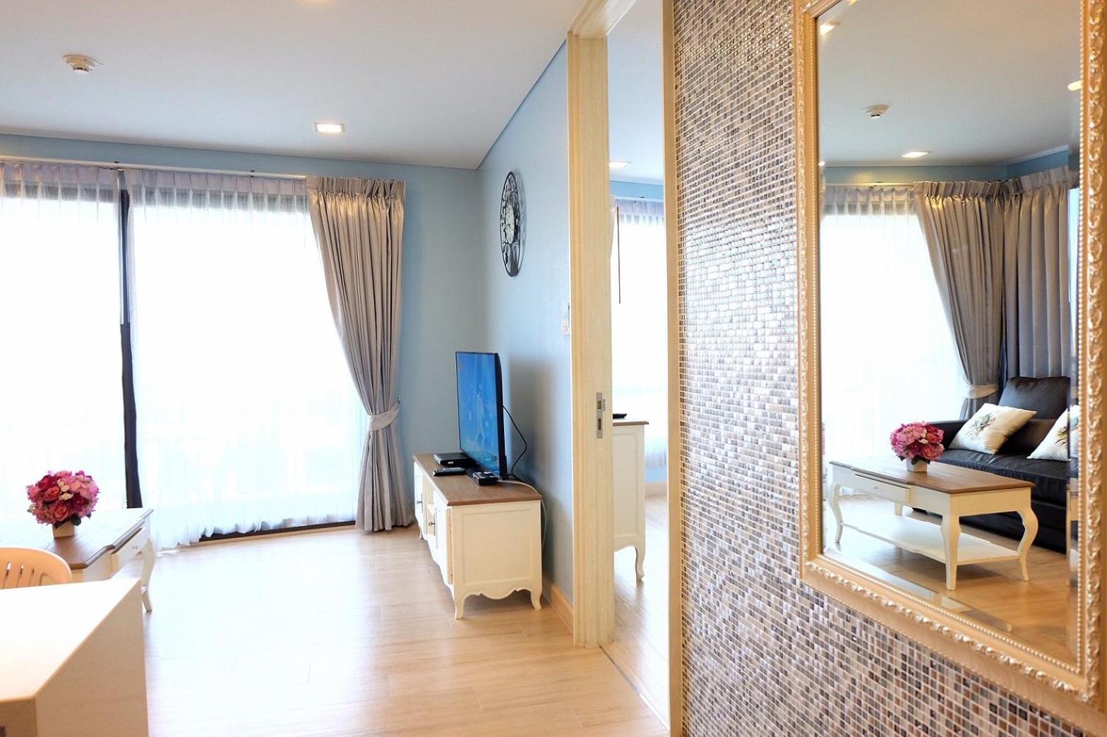 Studio with Pool View - Photo 20