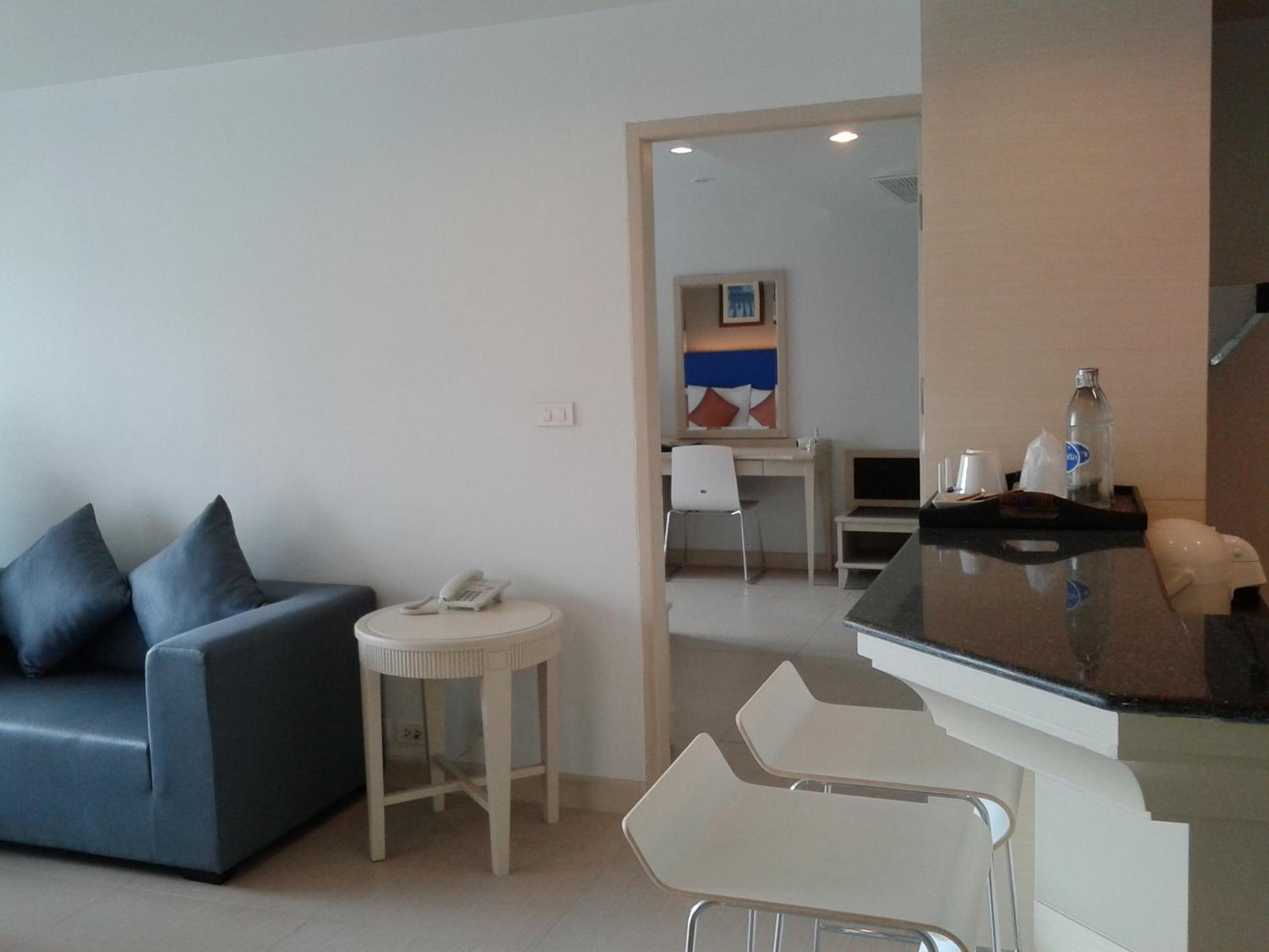 One-Bedroom Suite - Photo 4