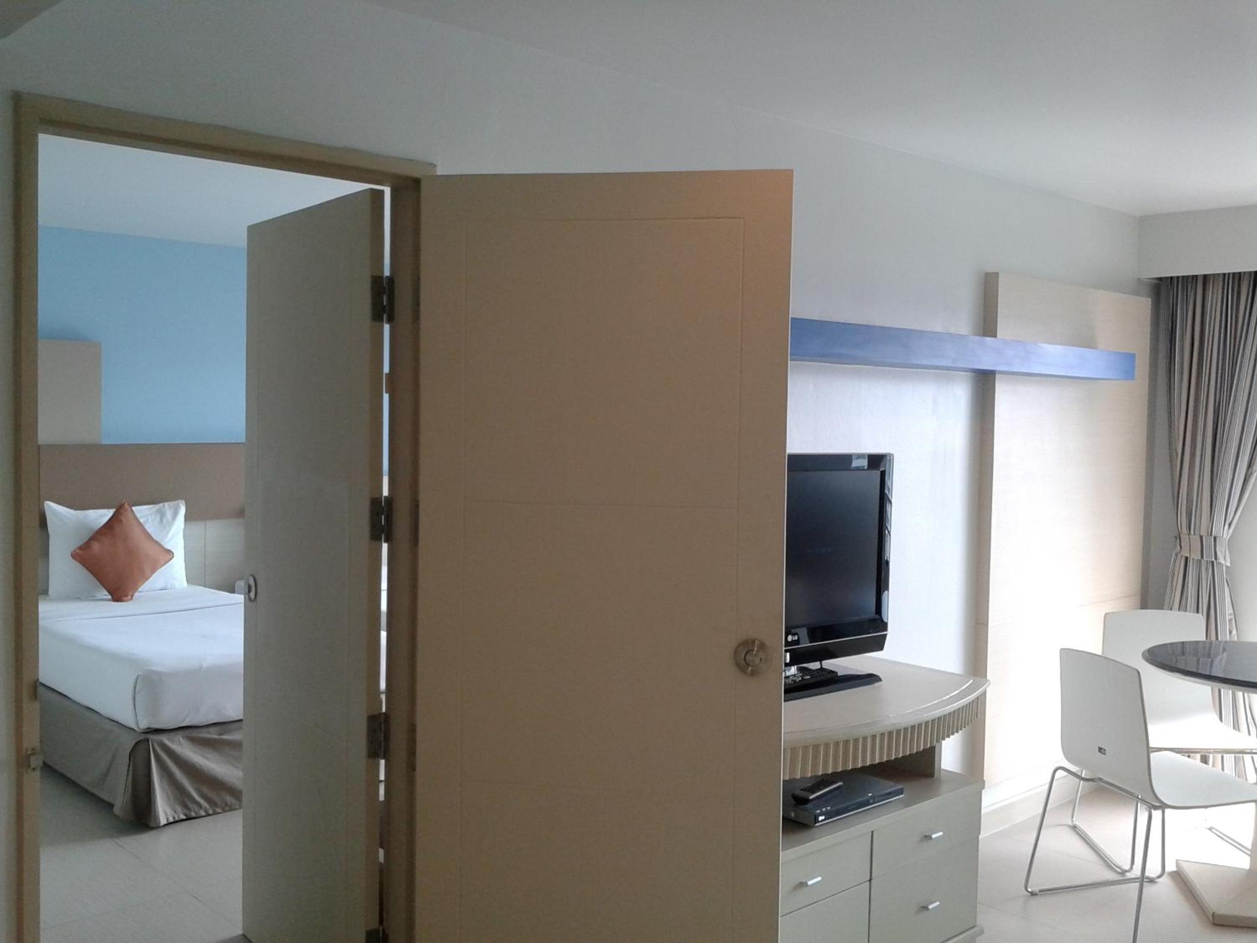 One-Bedroom Suite - Photo 2
