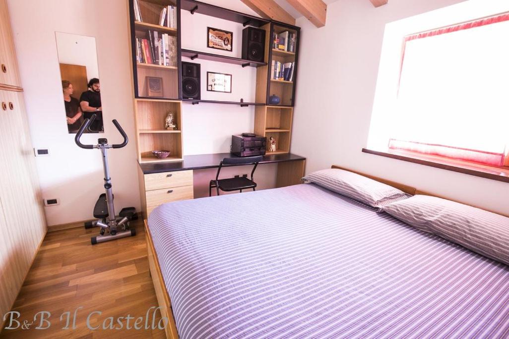 Deluxe Double or Twin Room with Shared Bathroom photo 3