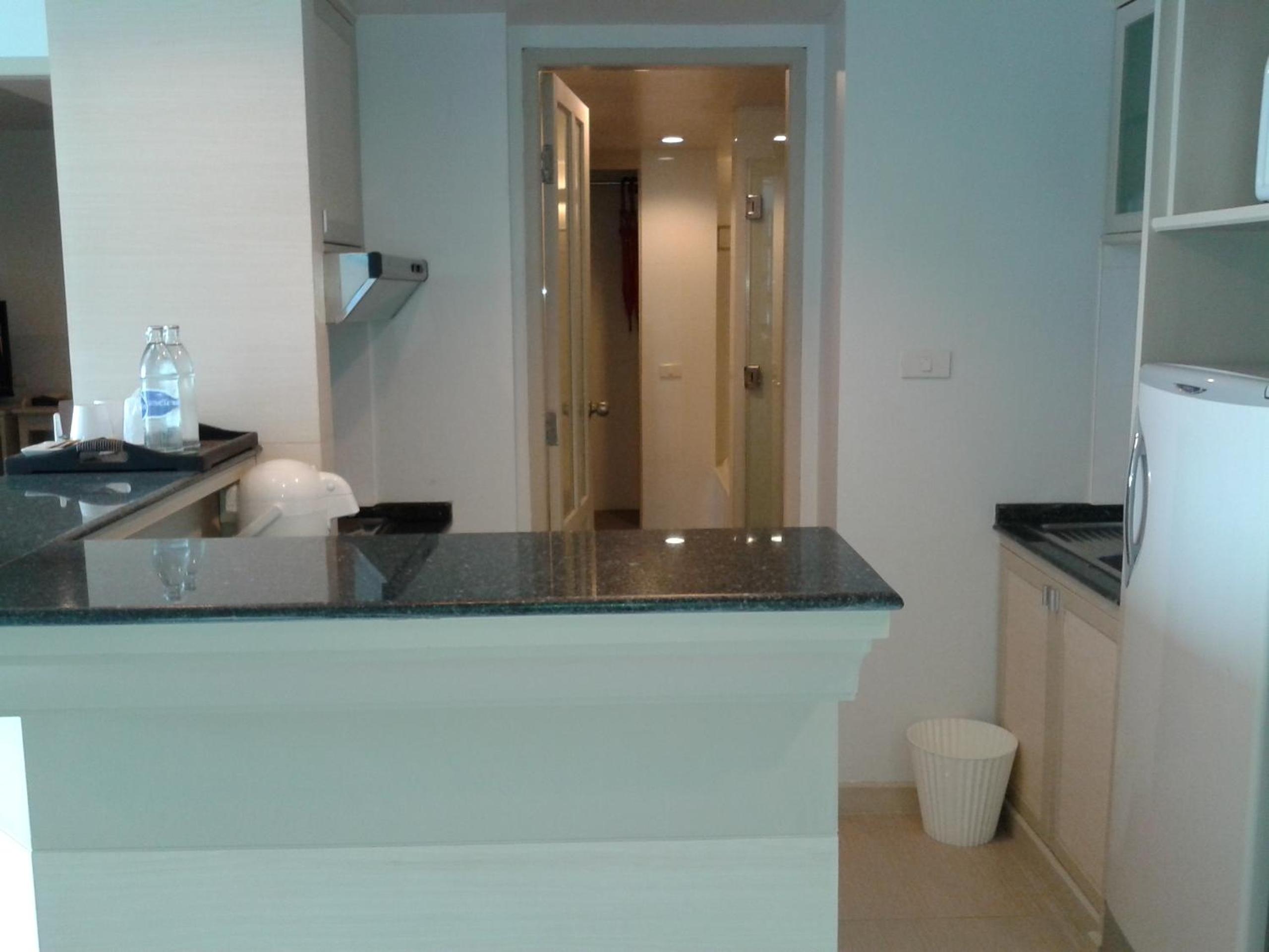One-Bedroom Suite - Photo 3