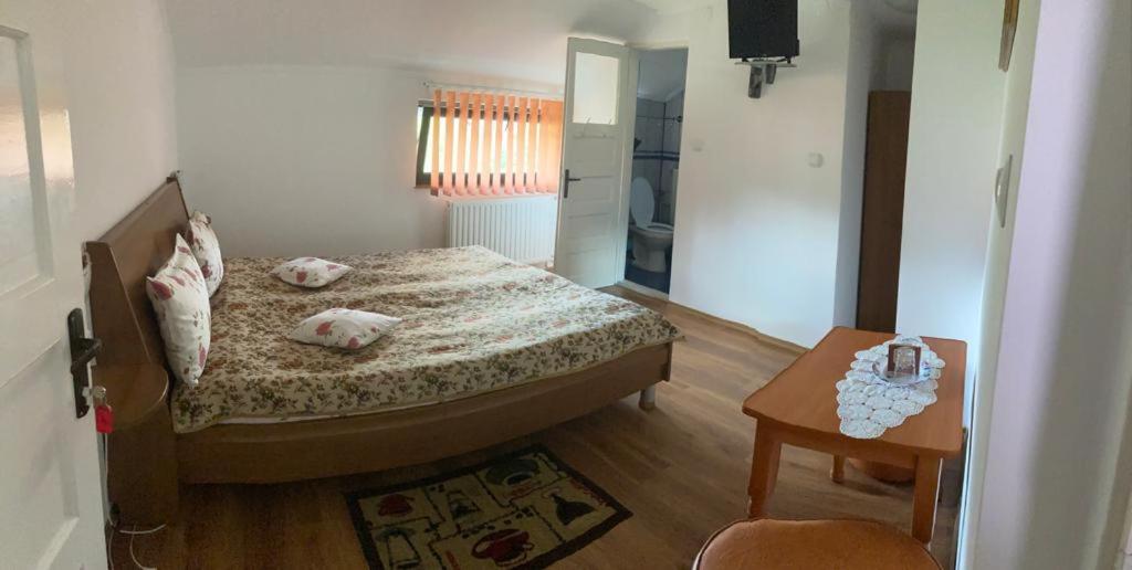 Double or Twin Room - Photo 6