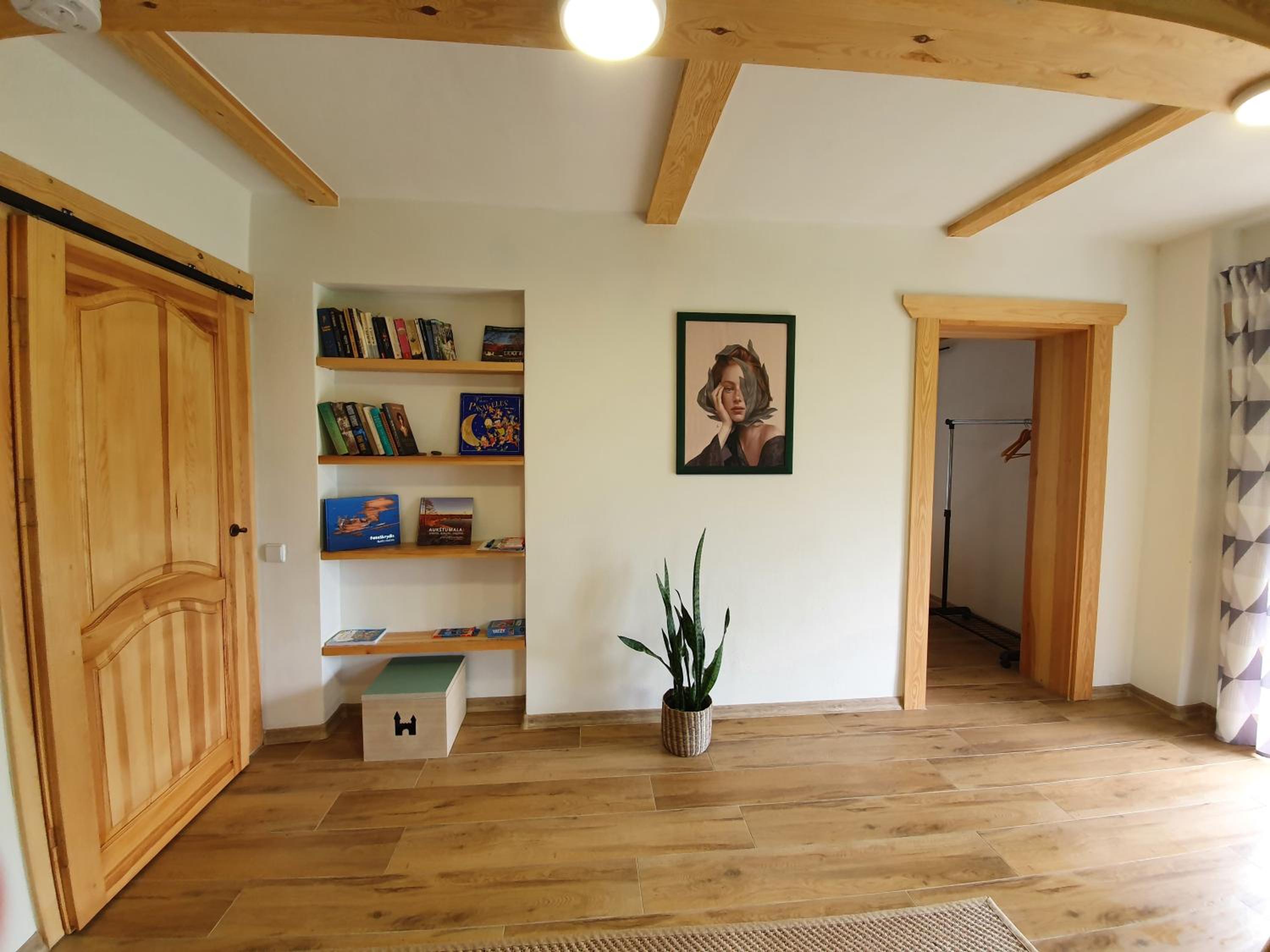 One-Bedroom Apartment photo 1