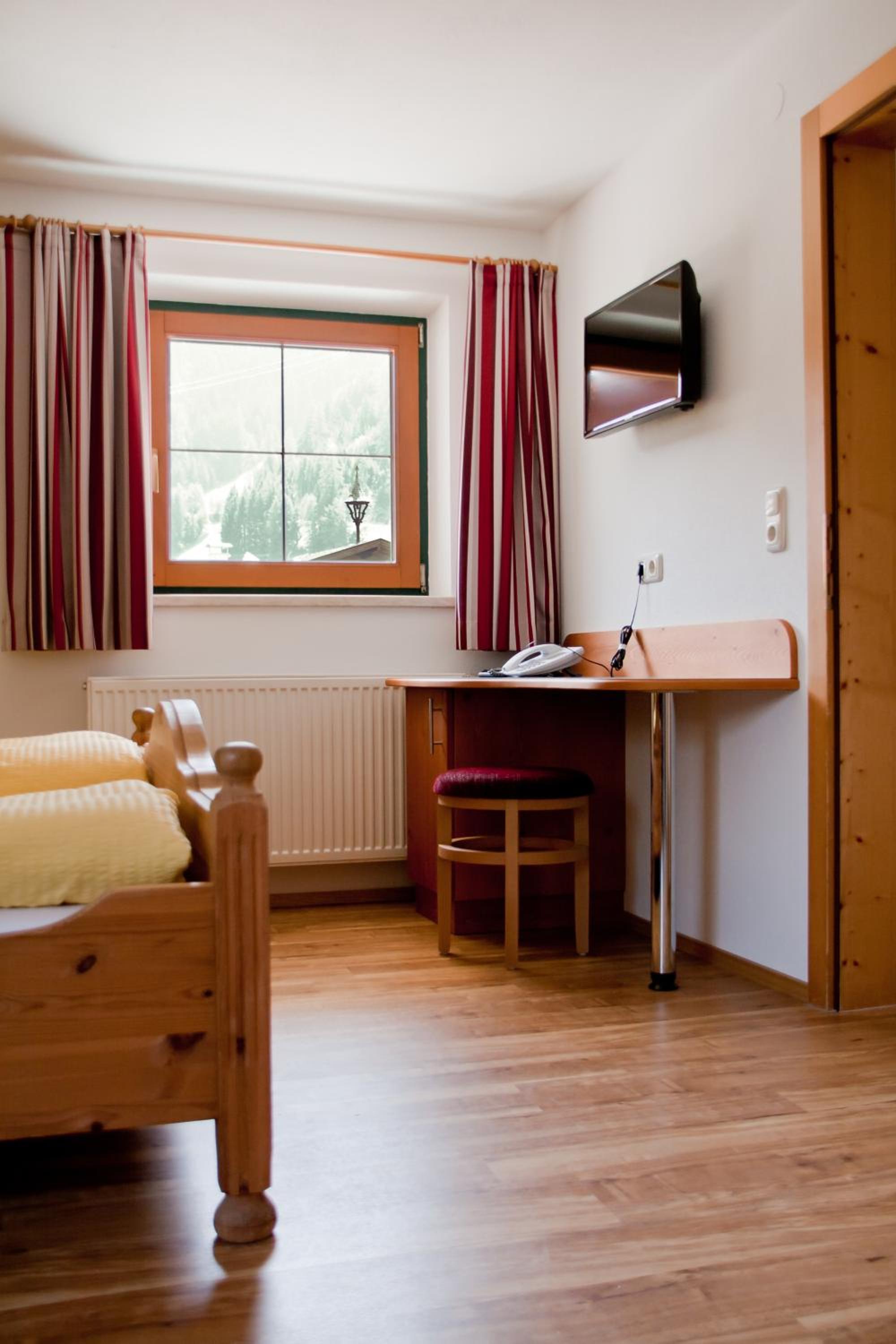Superior One-Bedroom Apartment - Photo 1