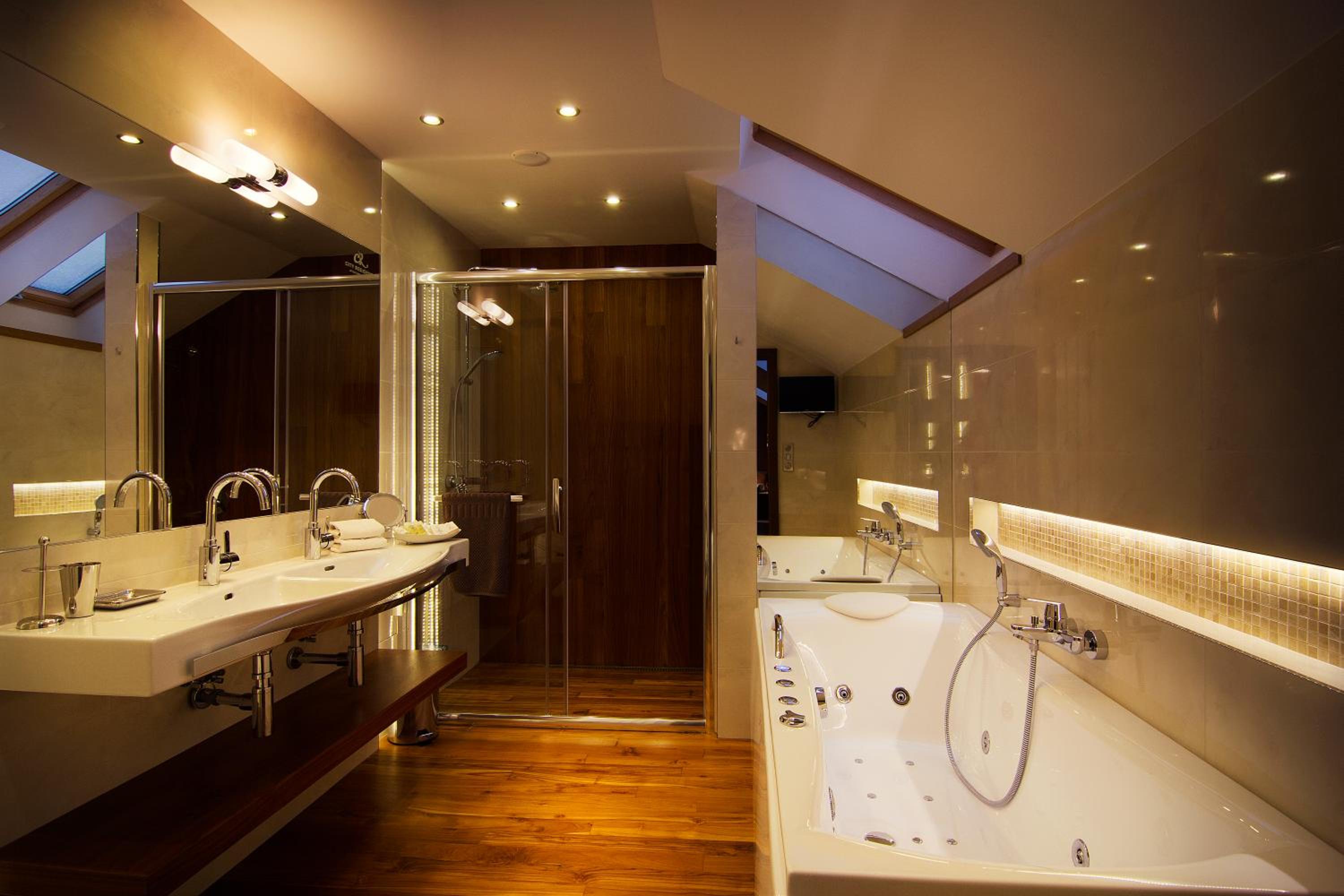 Large Apartment with Private Sauna - Photo 7