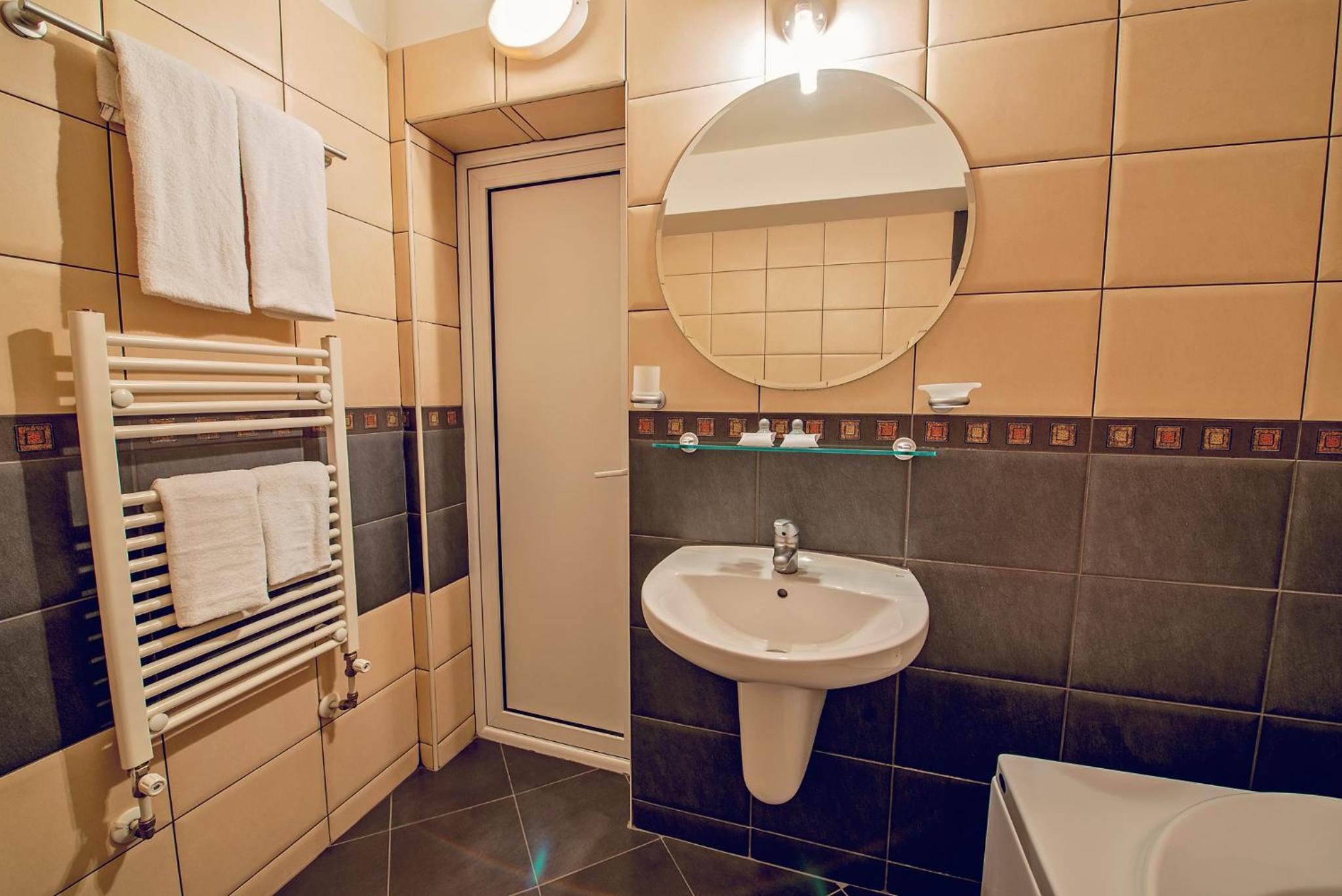 Double Room with Balcony - Photo 4
