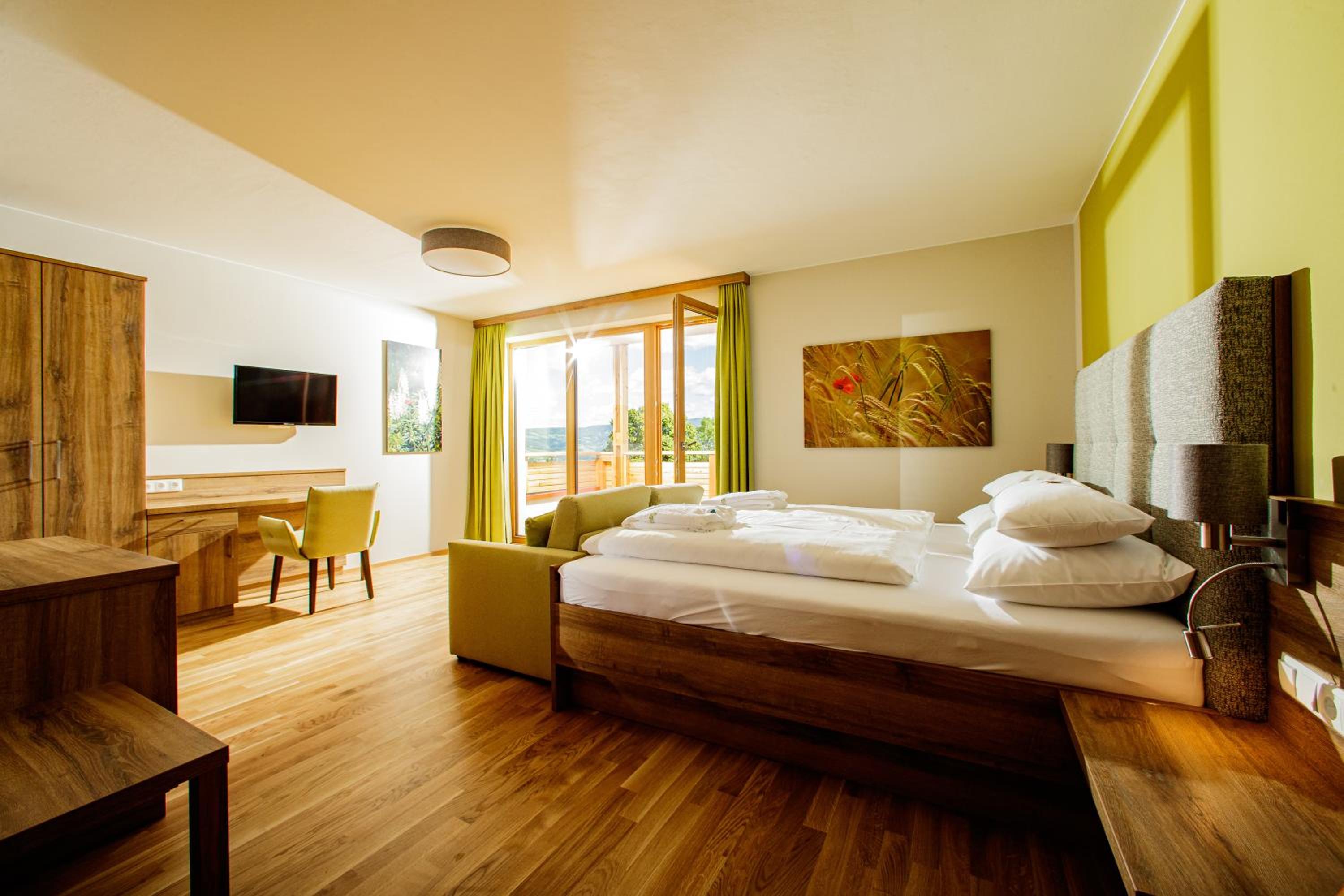 Deluxe Double Room with Balcony photo 1