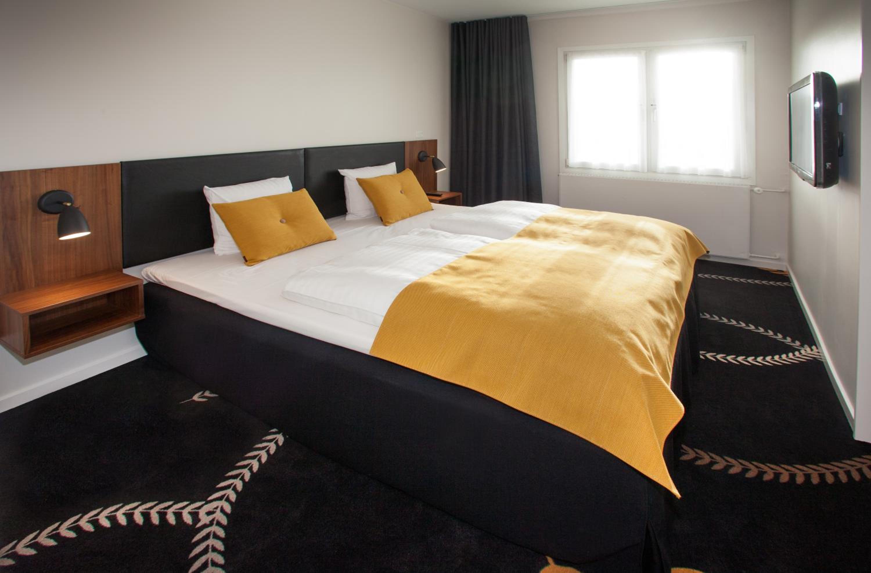 King Suite with Sofa Bed and Hot Tub - Non-Smoking - Photo 1