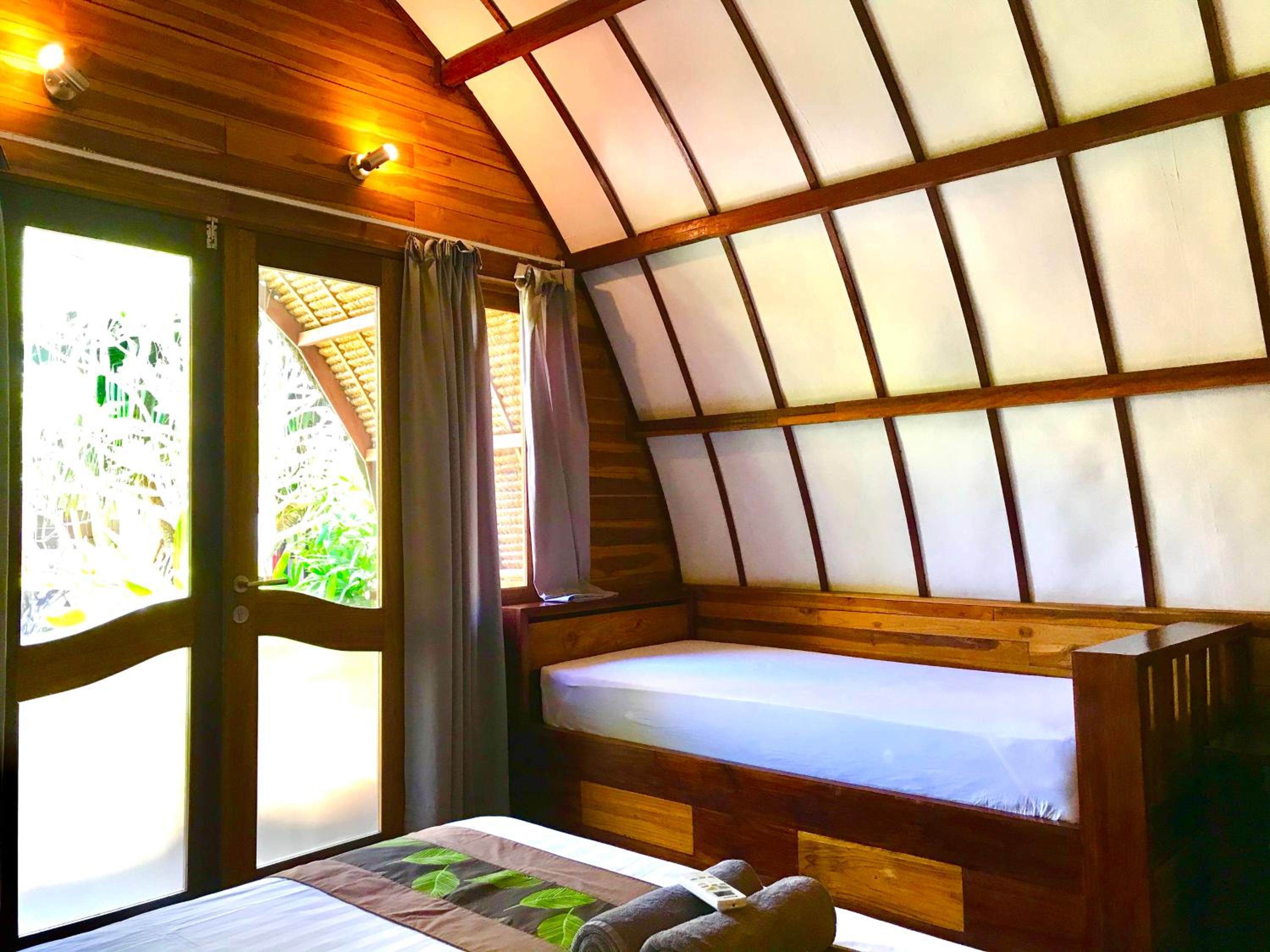 Cottage with Garden View - Photo 2