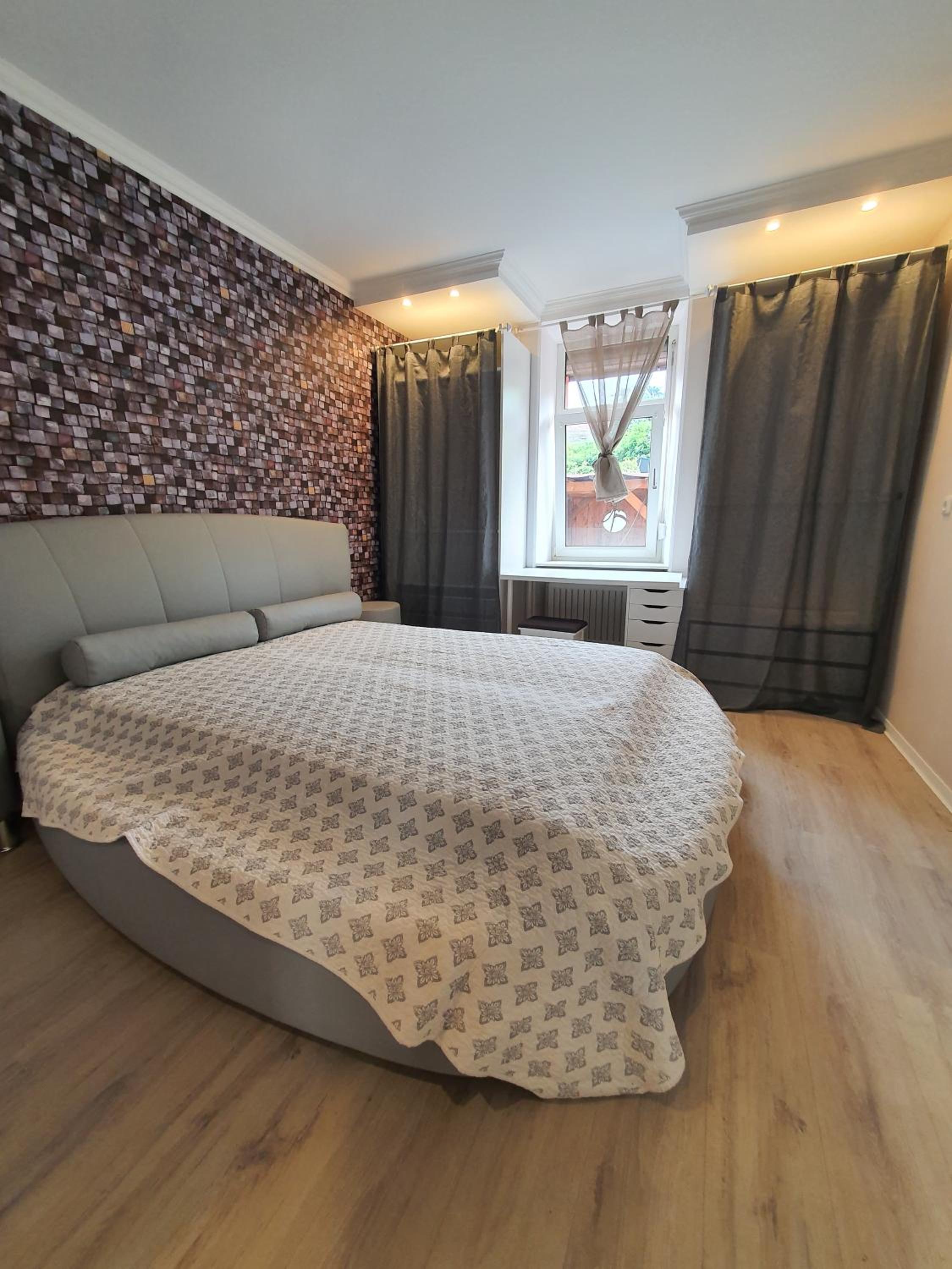 One-Bedroom Apartment - Photo 4
