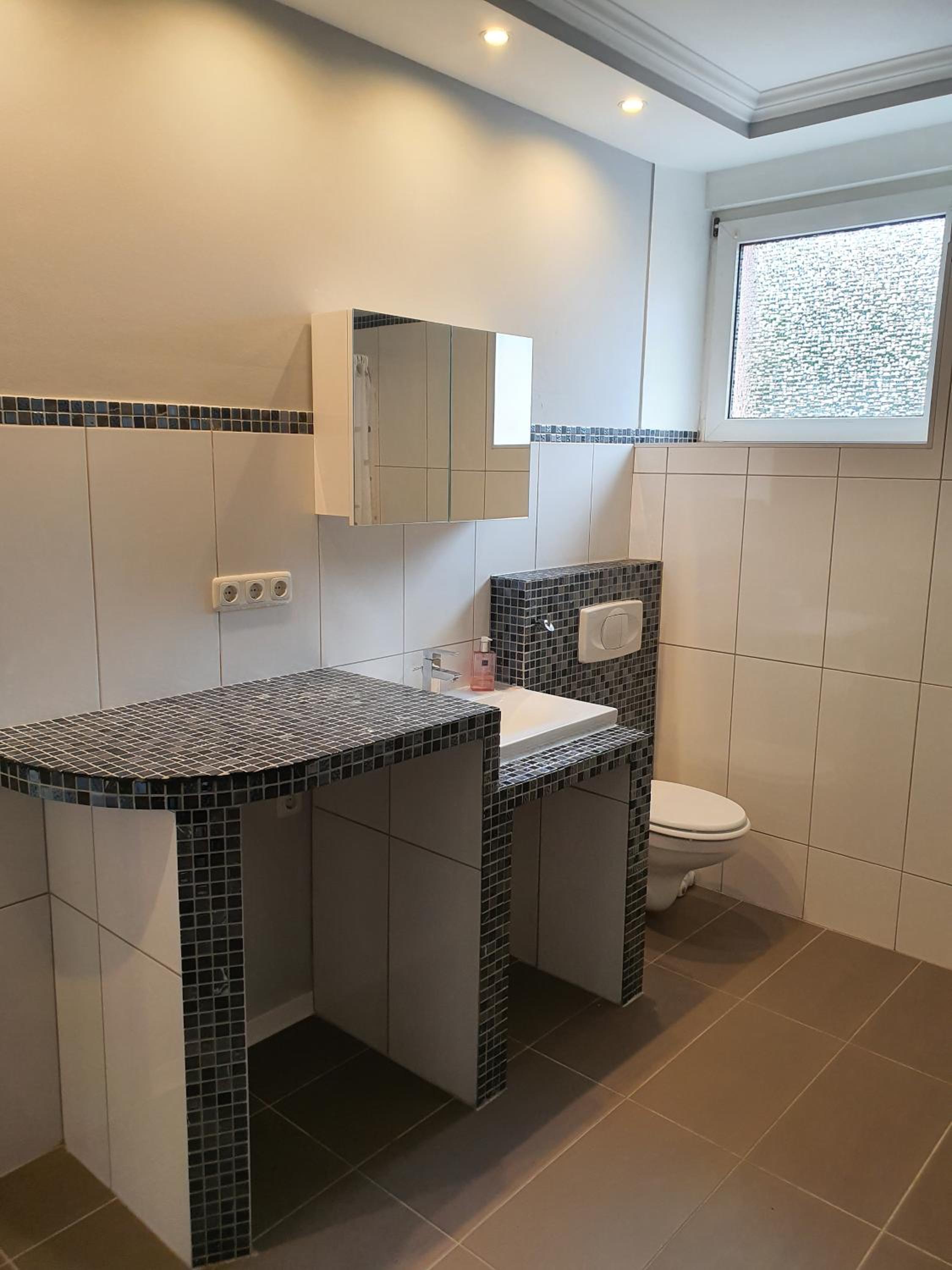 One-Bedroom Apartment - Photo 3
