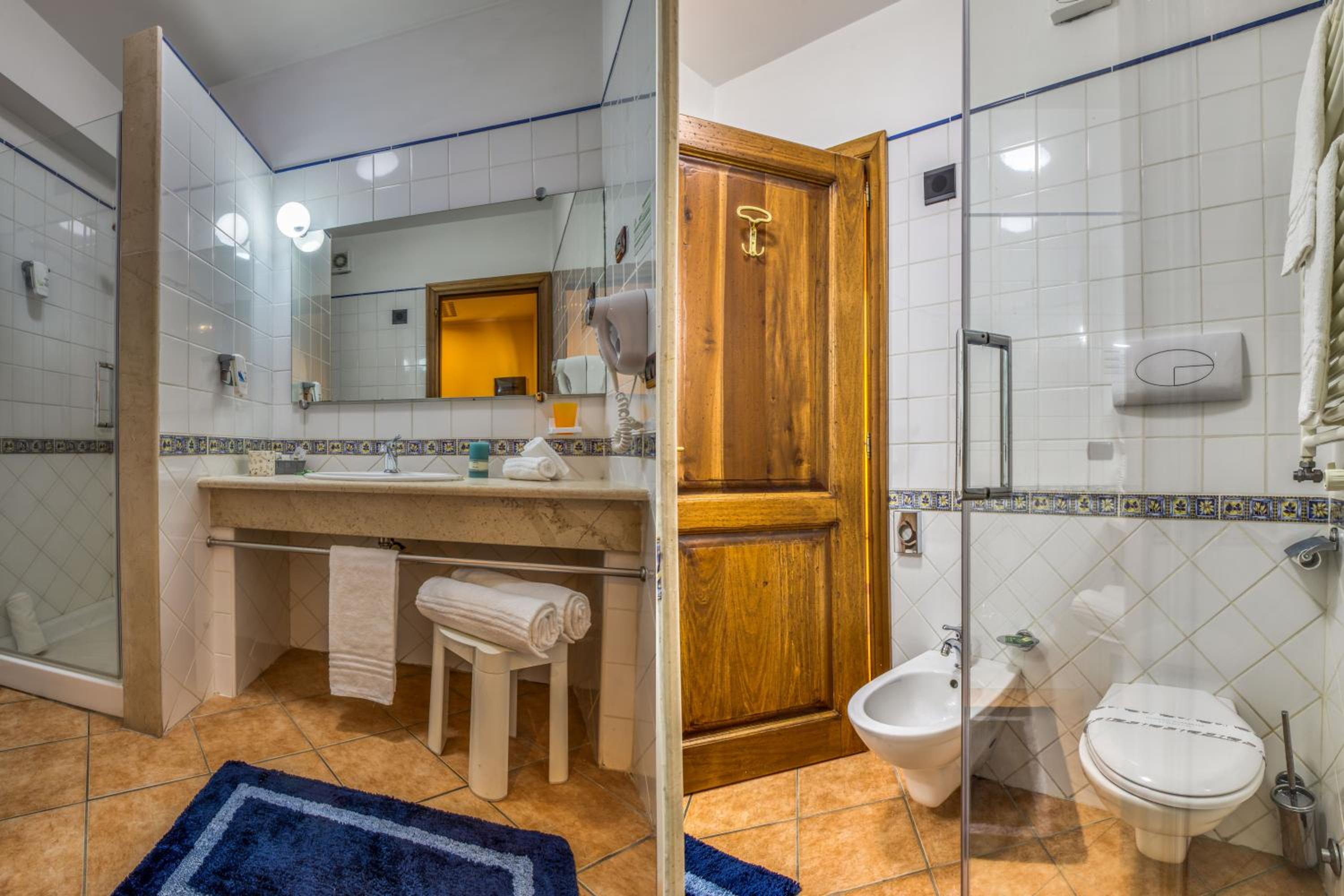 Double or Twin Room - Photo 11