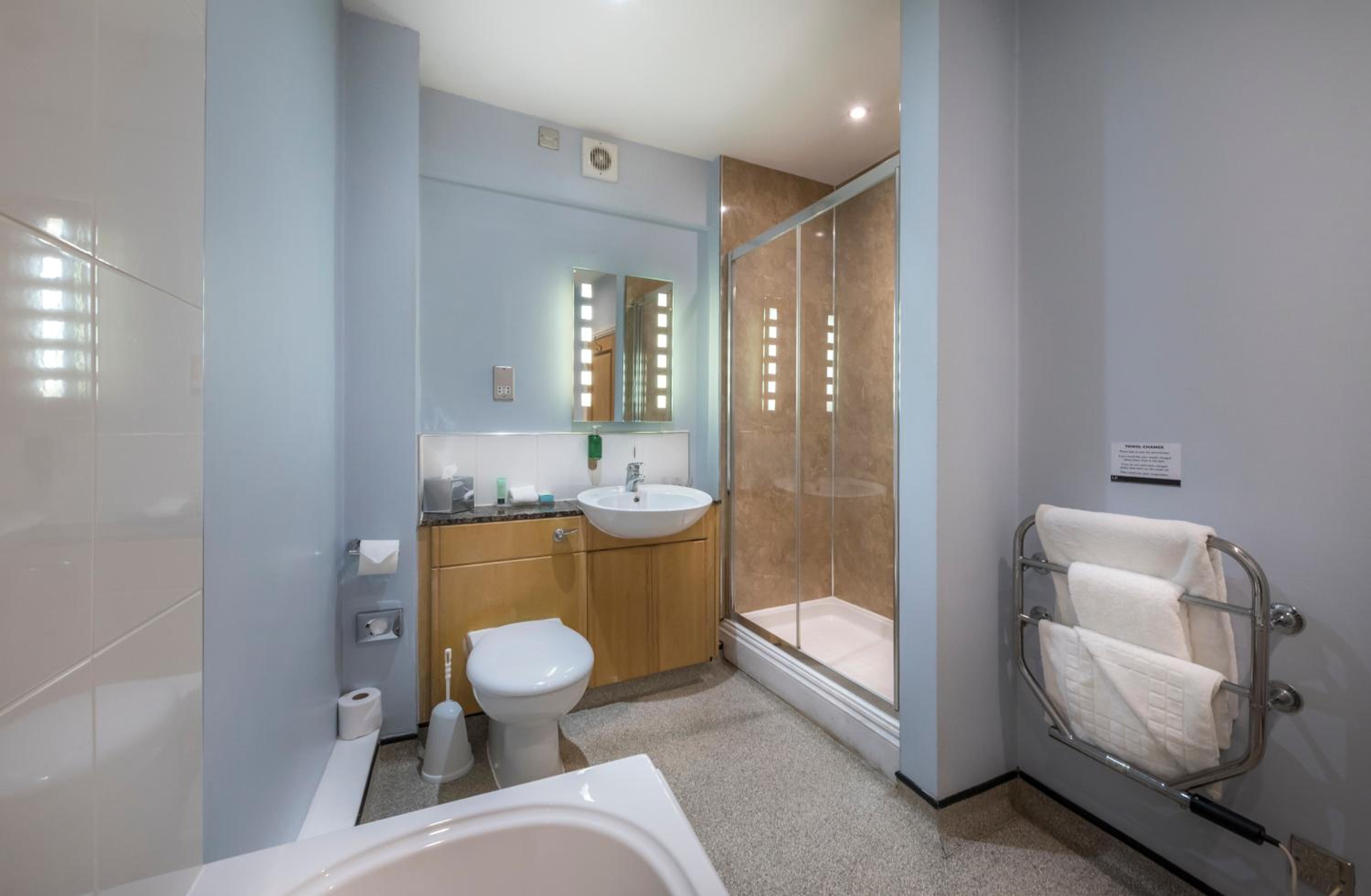 Deluxe Suite photo 3