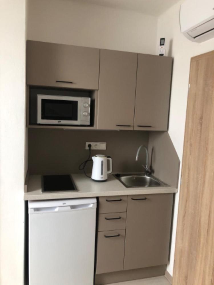 One-Bedroom Apartment - Photo 2