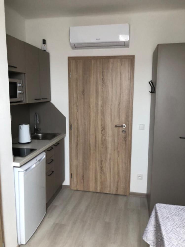 One-Bedroom Apartment - Photo 4