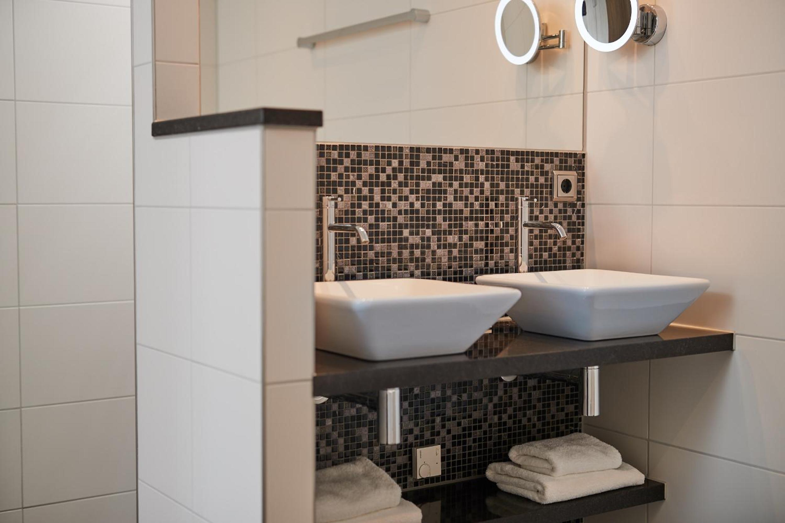 Deluxe Double Room with Bath photo 3