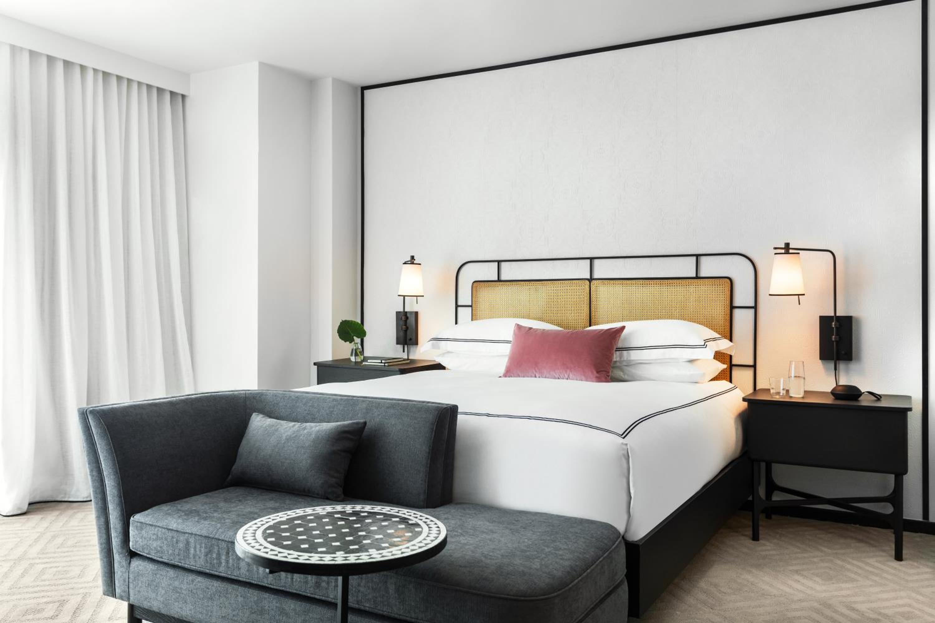 Premium King Room with River View - Photo 3
