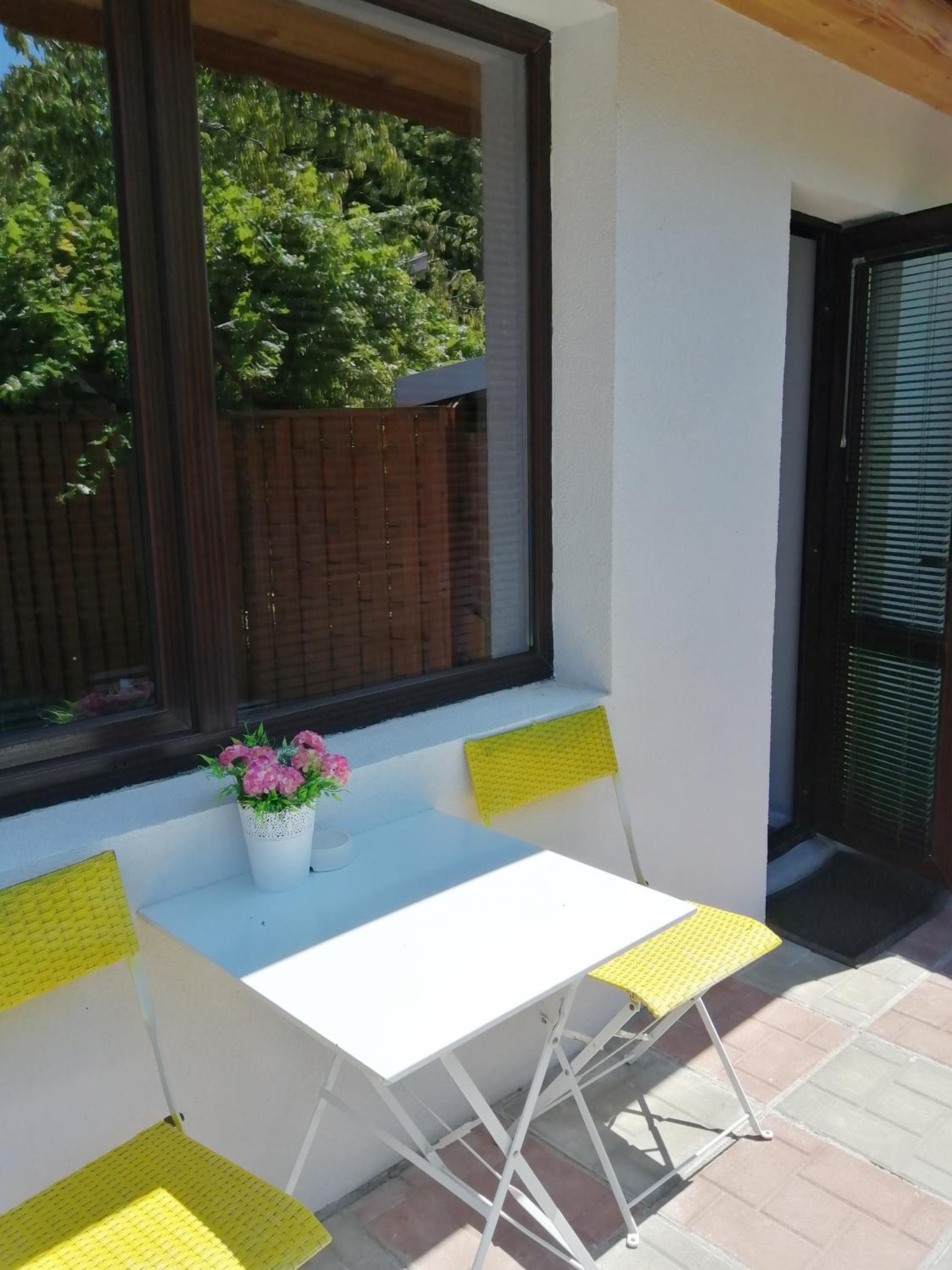 Double Room with Patio - Photo 4