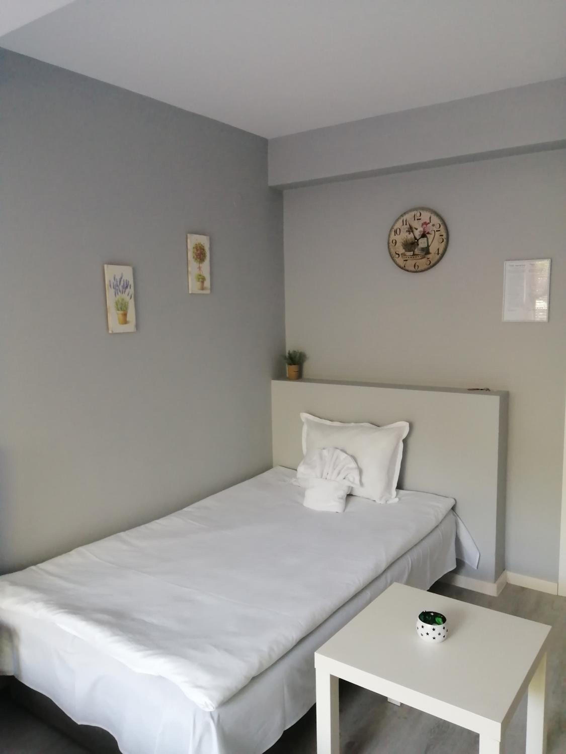 Double Room with Patio - Photo 9