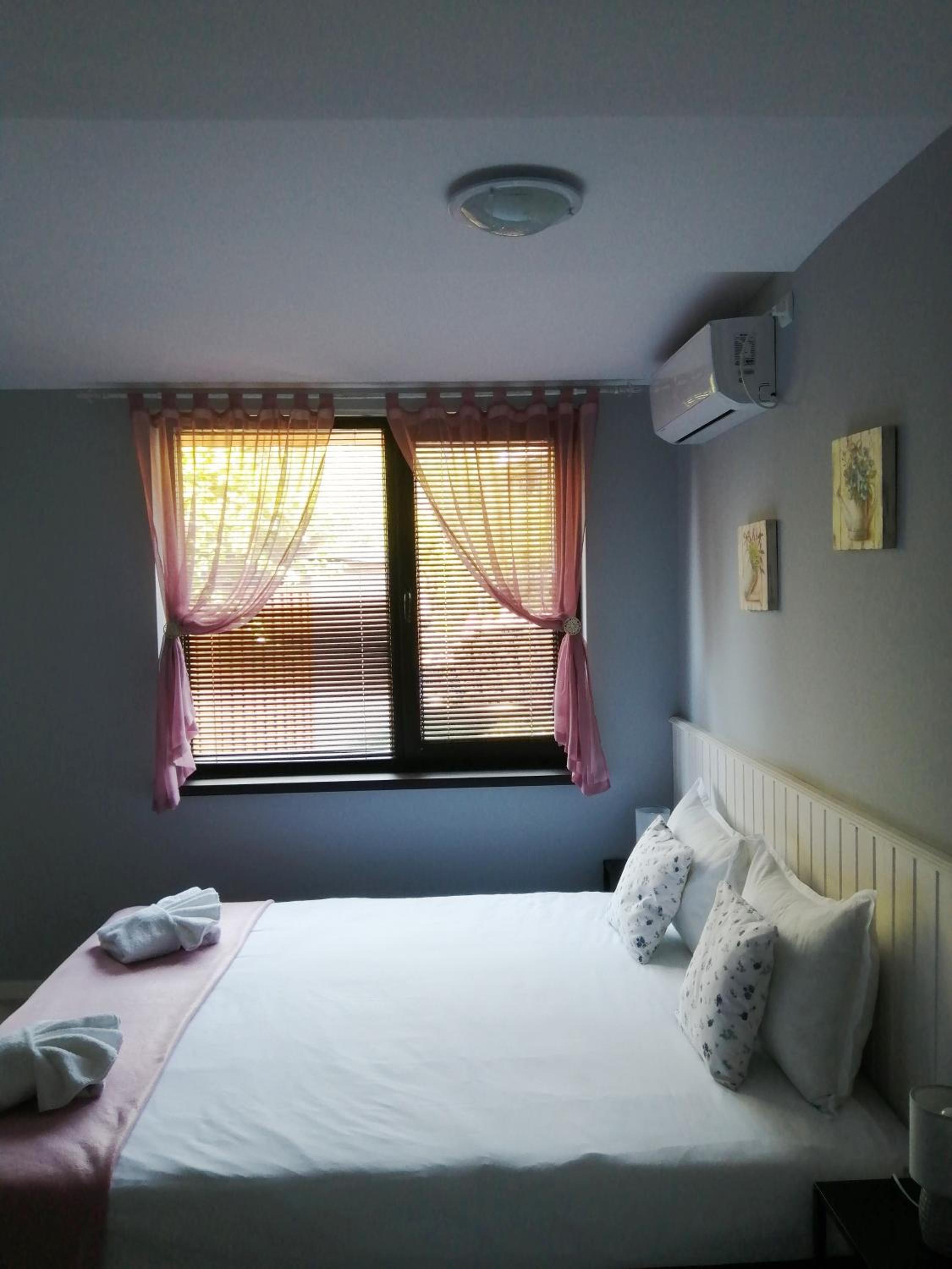 Double Room with Patio - Photo 8