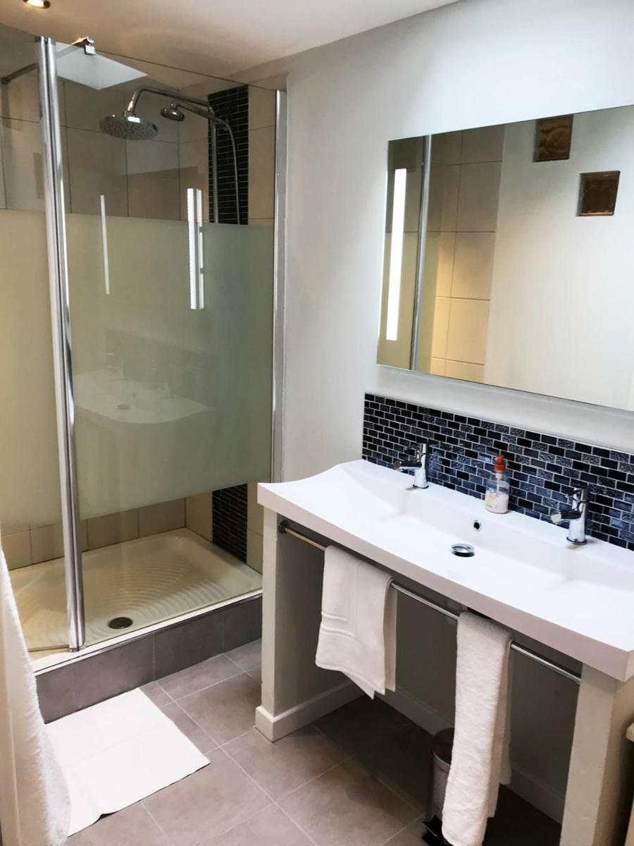 Double or Twin Room with Pool View photo 2
