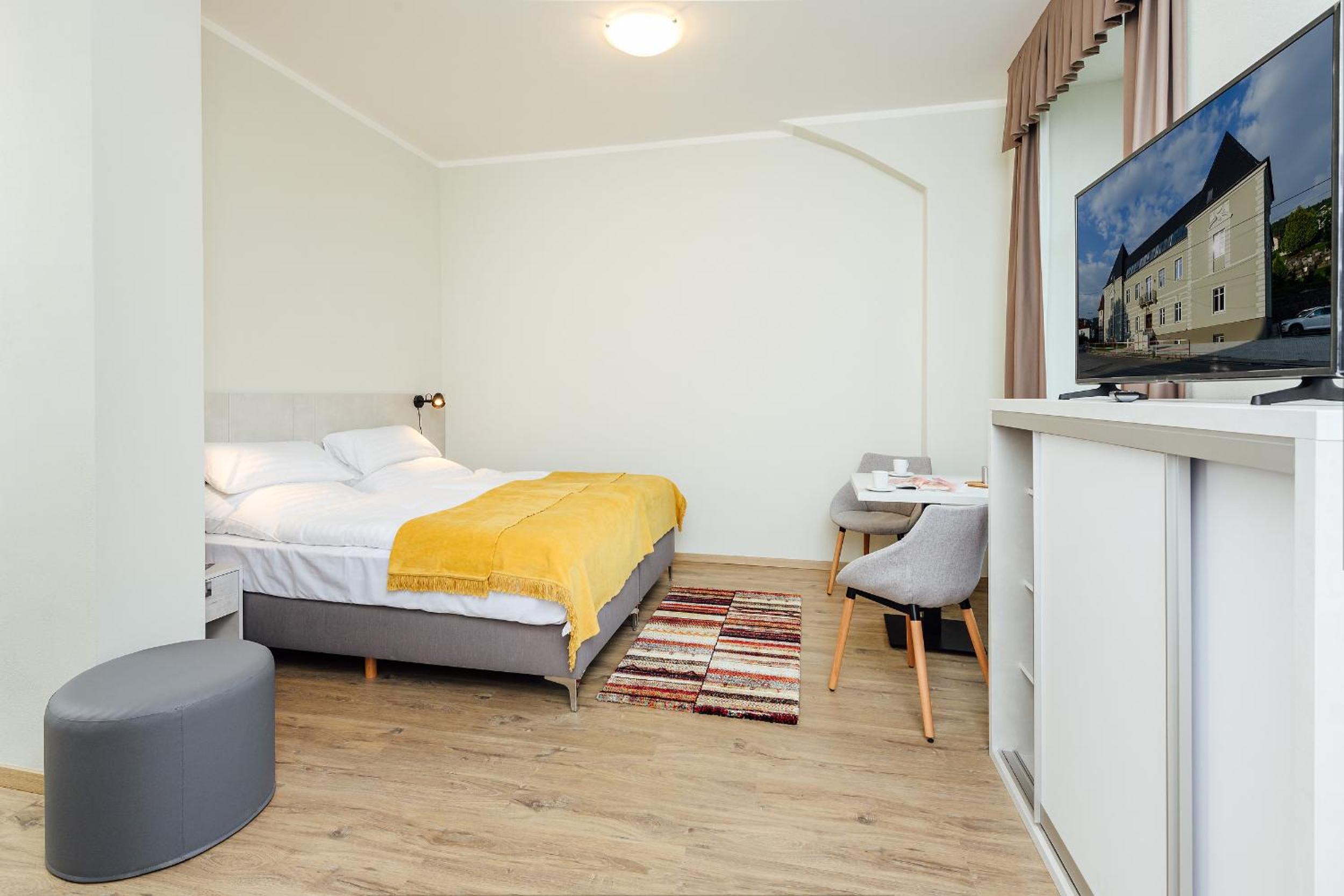 Economy Suite