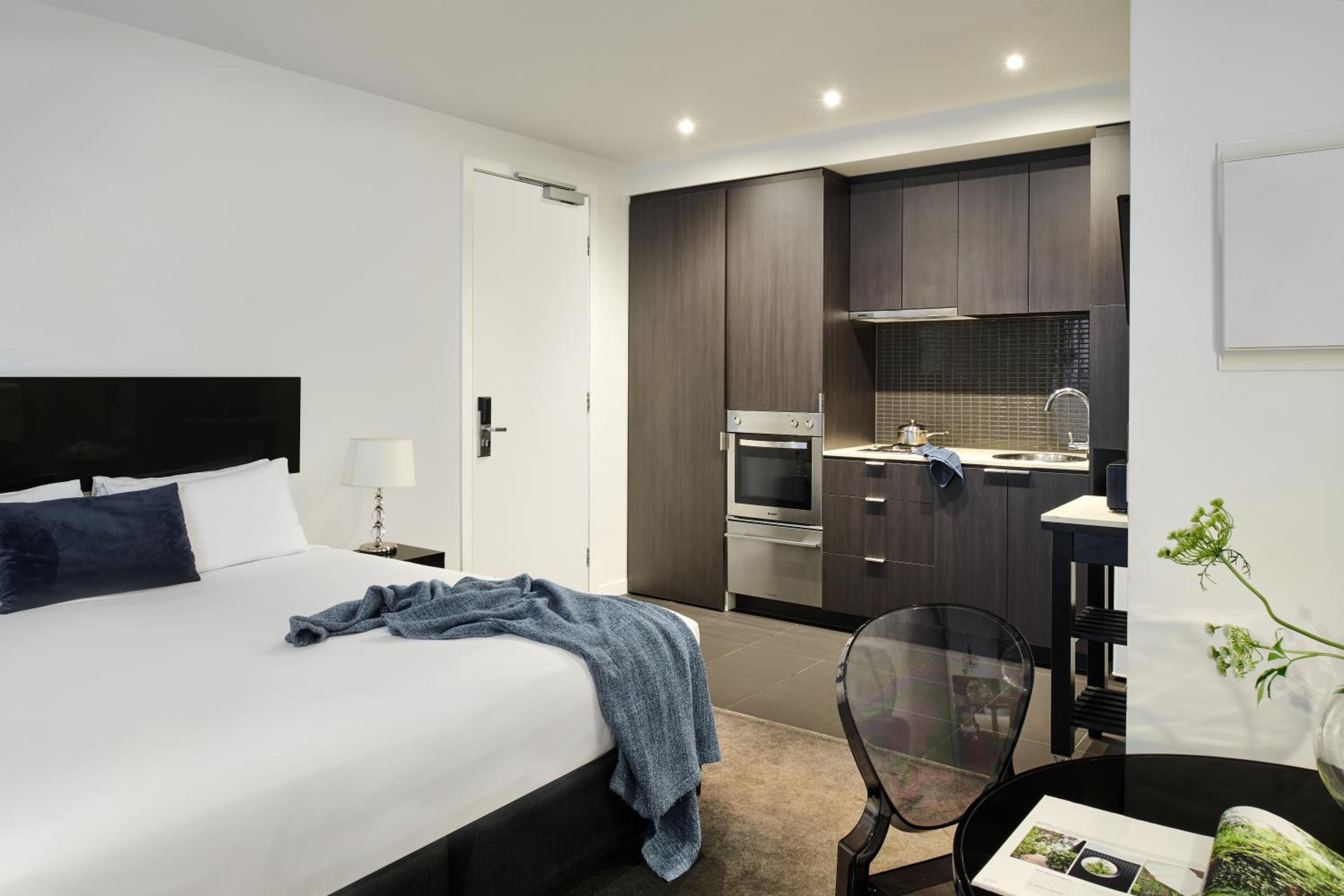 Studio Apartment - Photo 4