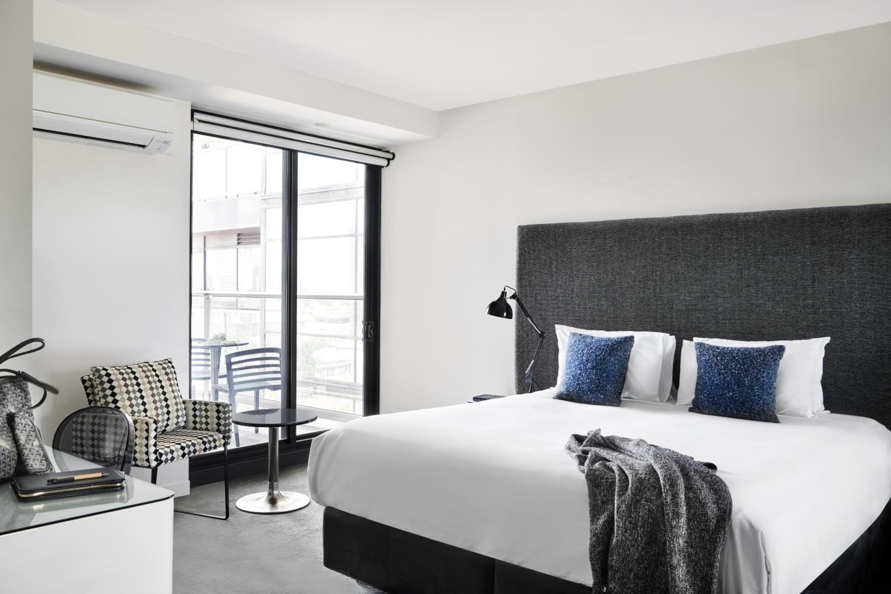 Studio Apartment - Photo 1
