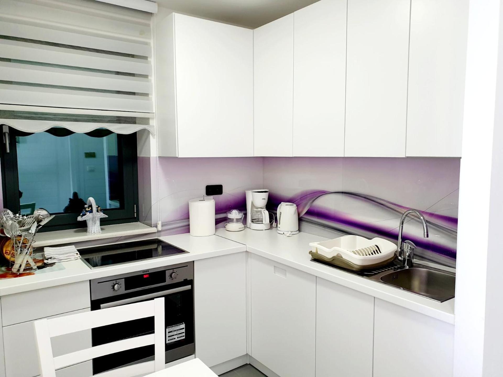 Apartment with Sea View - Photo 10