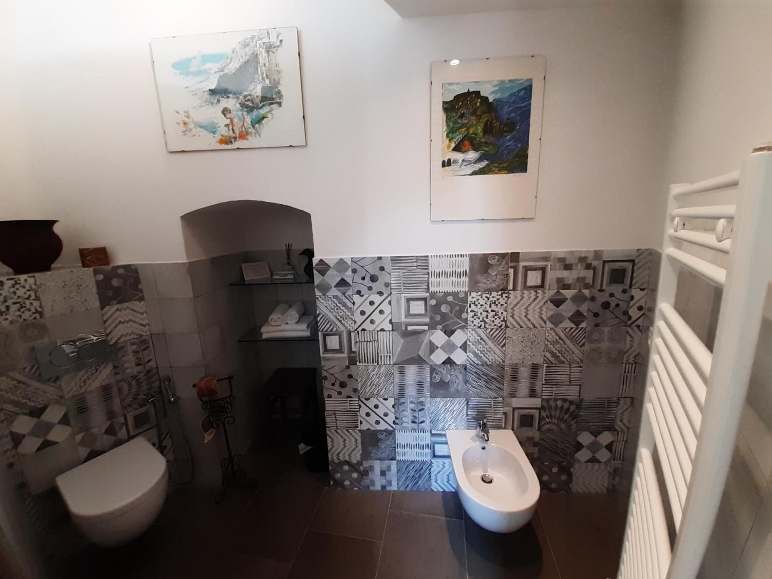 Family Room with Private Bathroom photo 2