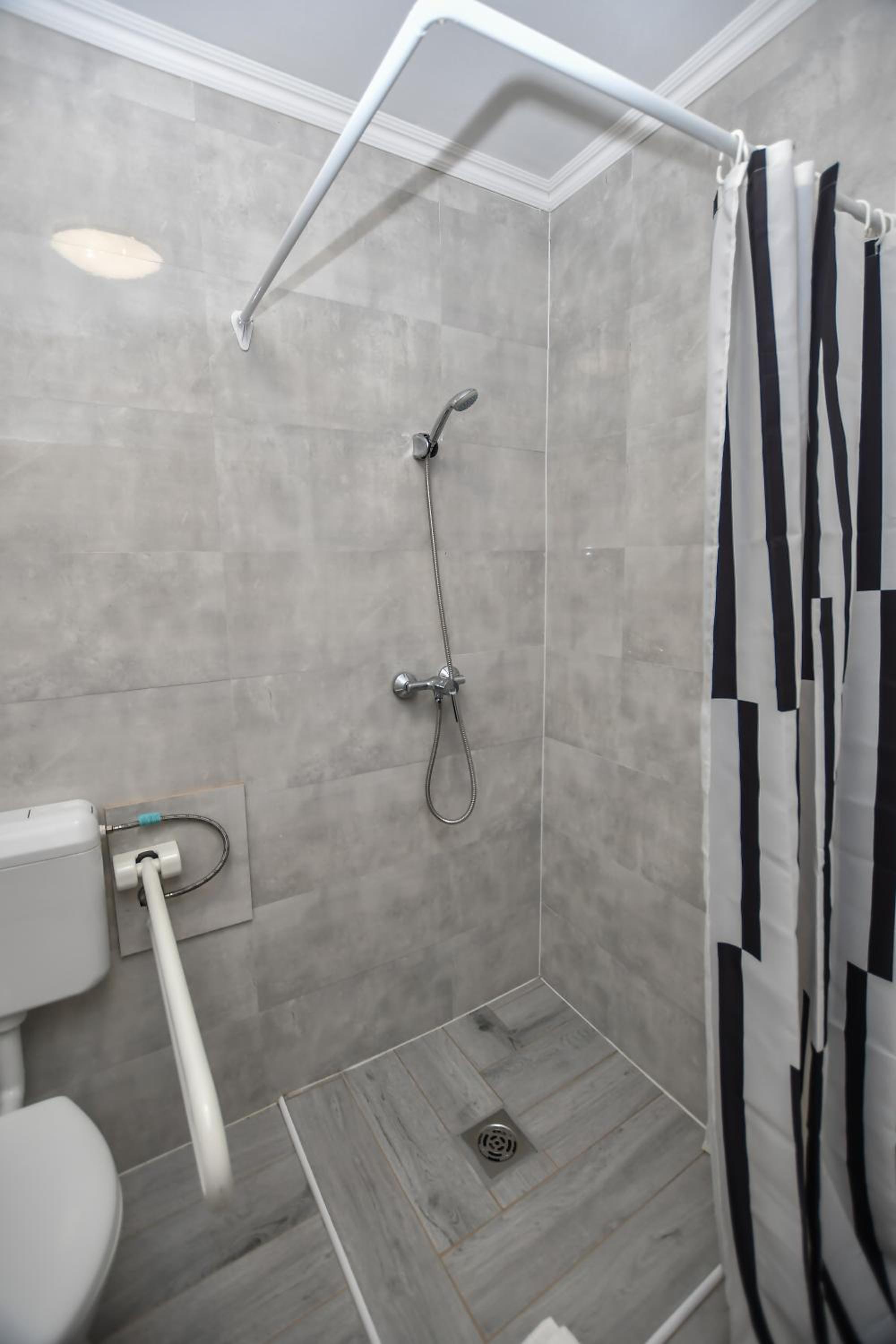 Double or Twin Room - Disability Access photo 3