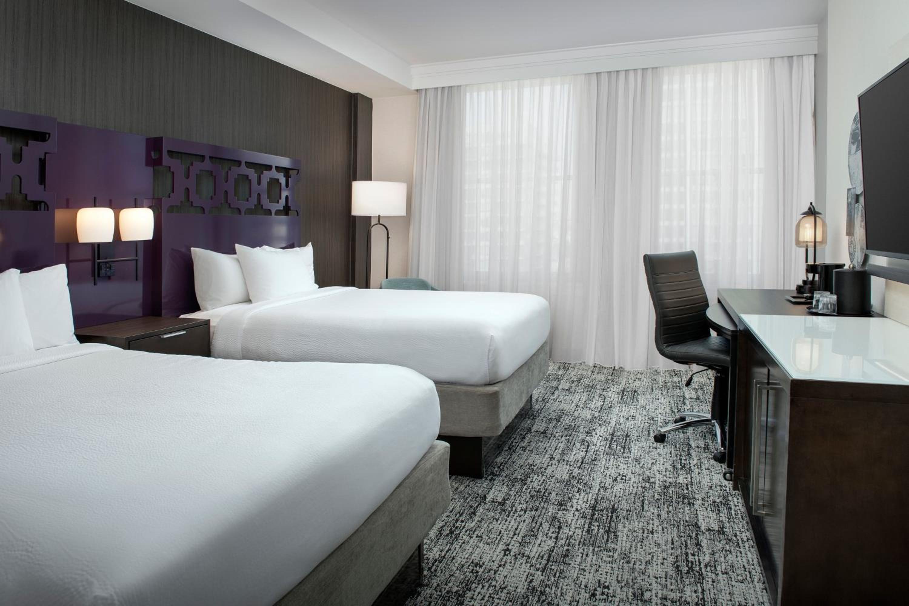 Queen Room with Two Queen Beds and Roll-In Shower - Mobility Access/Hearing Accessible