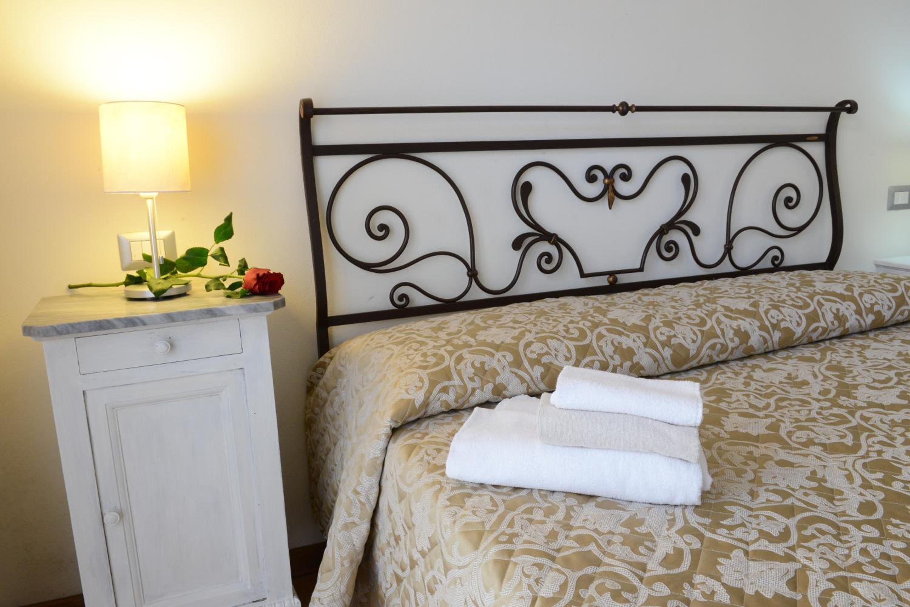 One-Bedroom Suite with Sofa Bed - Photo 23