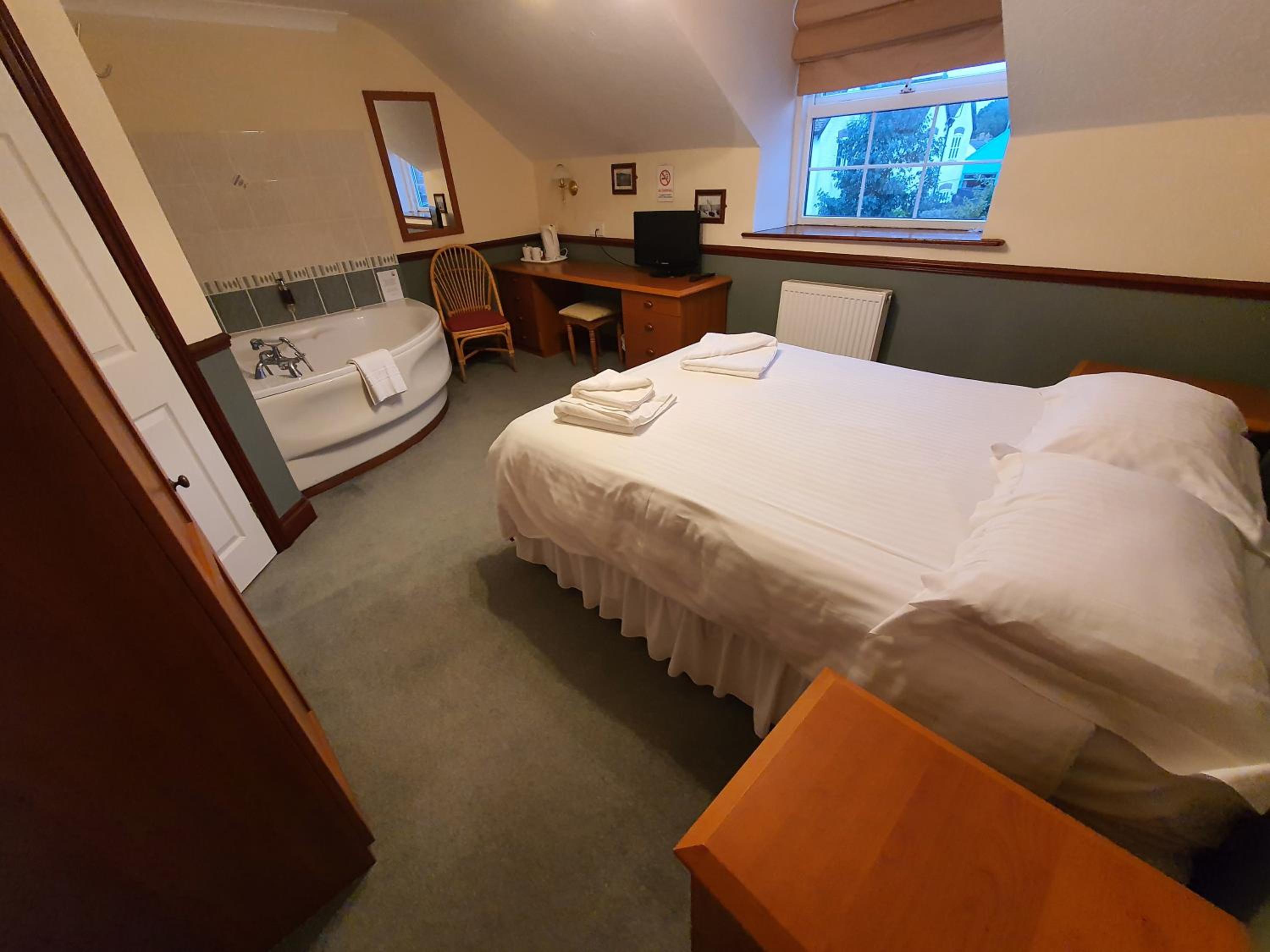 Double Room with Private Bathroom photo 3