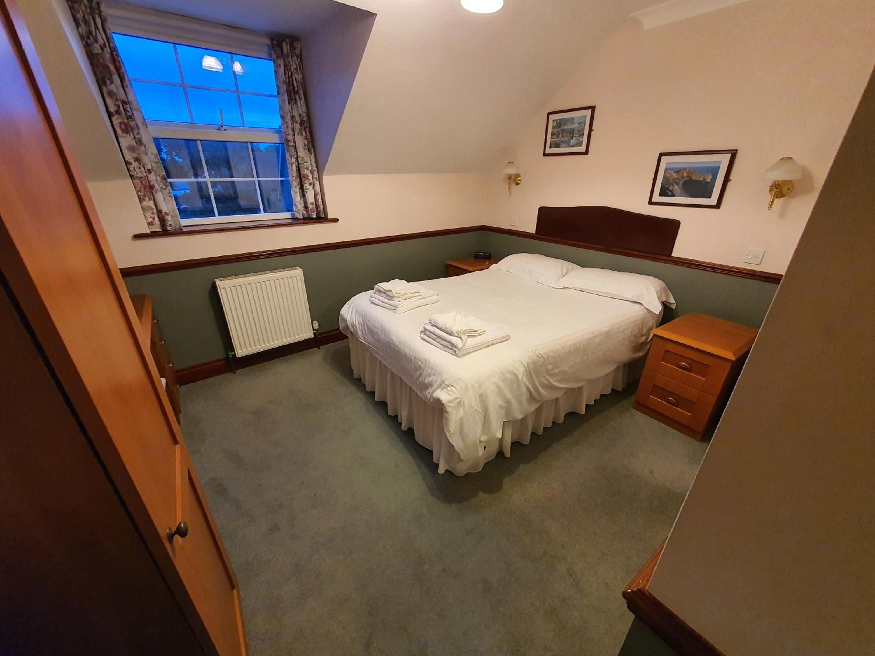 Double Room with Private Bathroom - Photo 2