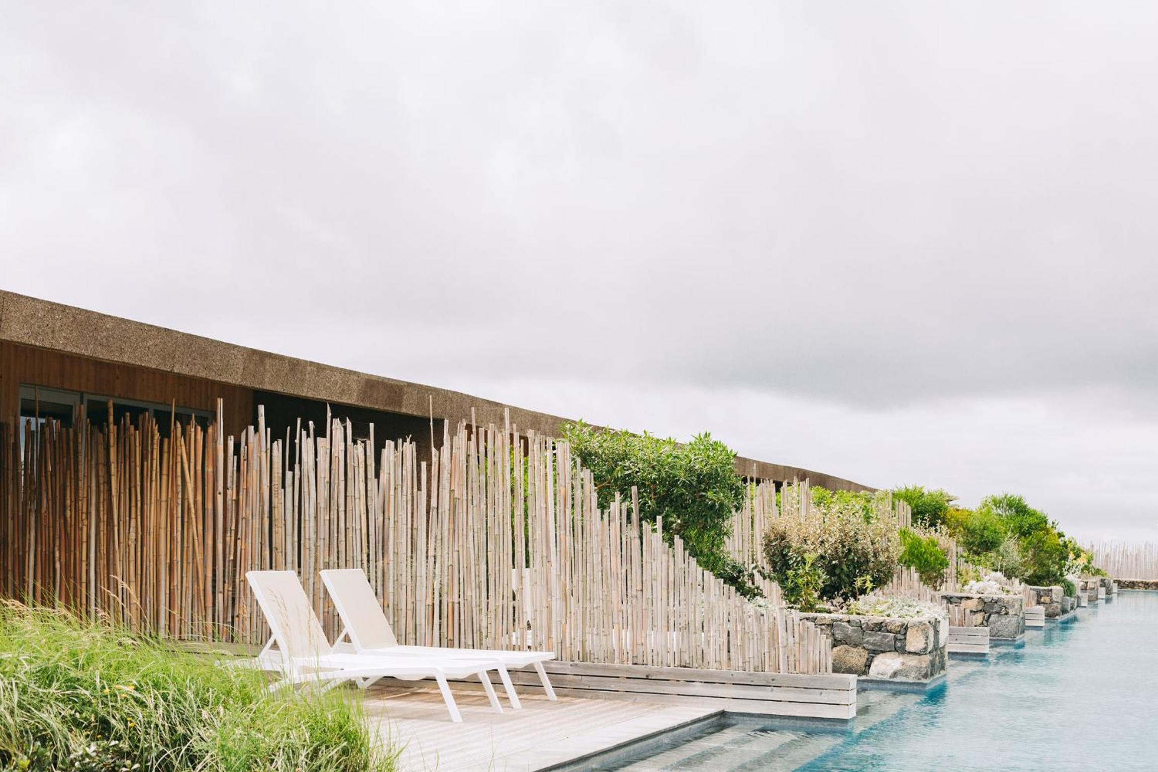Studio with Side Sea View and Direct Access to Pool photo 3